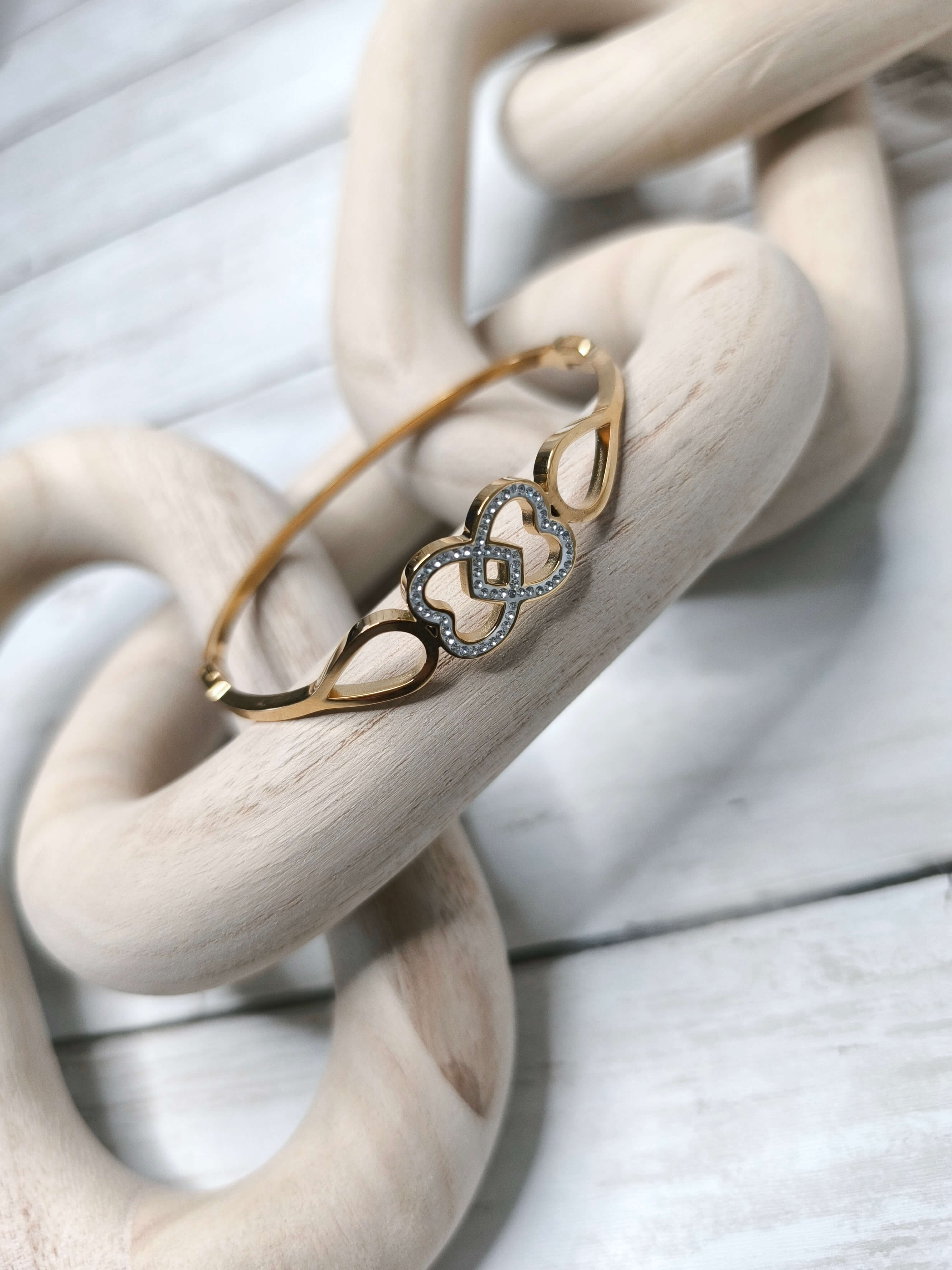 BRACELET FEMME - EN ACIER INOXYDABLE - COEURS ENTRELACES STRASSES