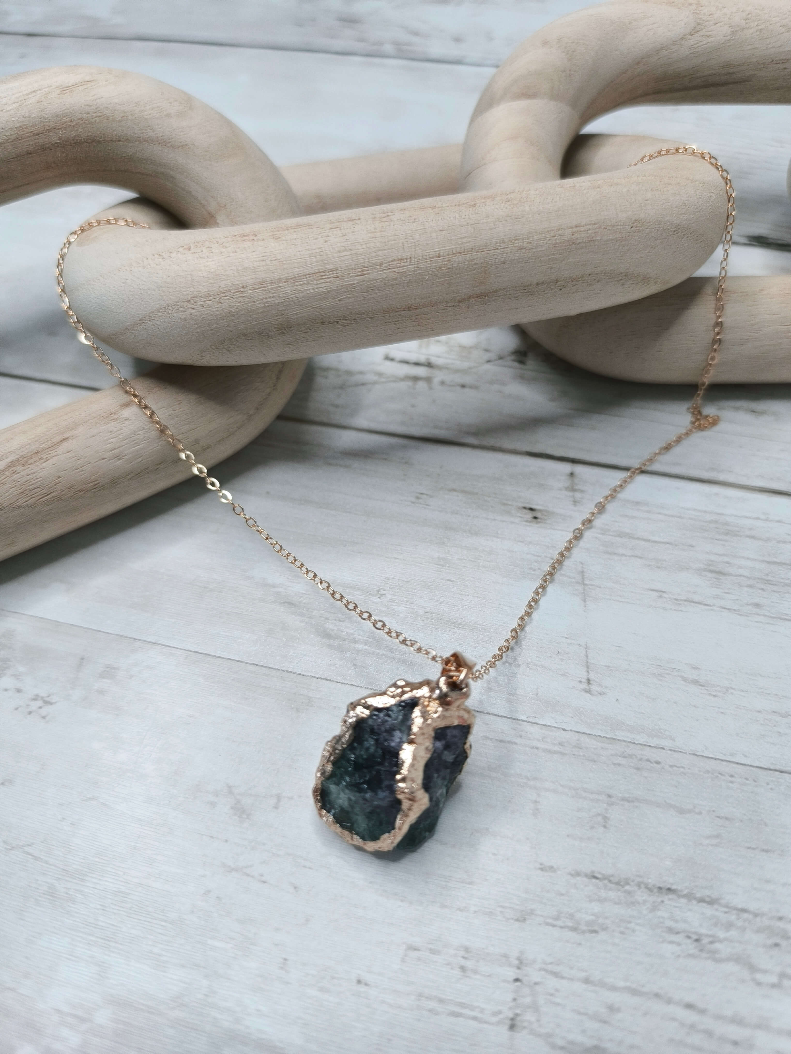 Collier Fluorite Brute – Clarté, Protection & Sagesse Intérieure