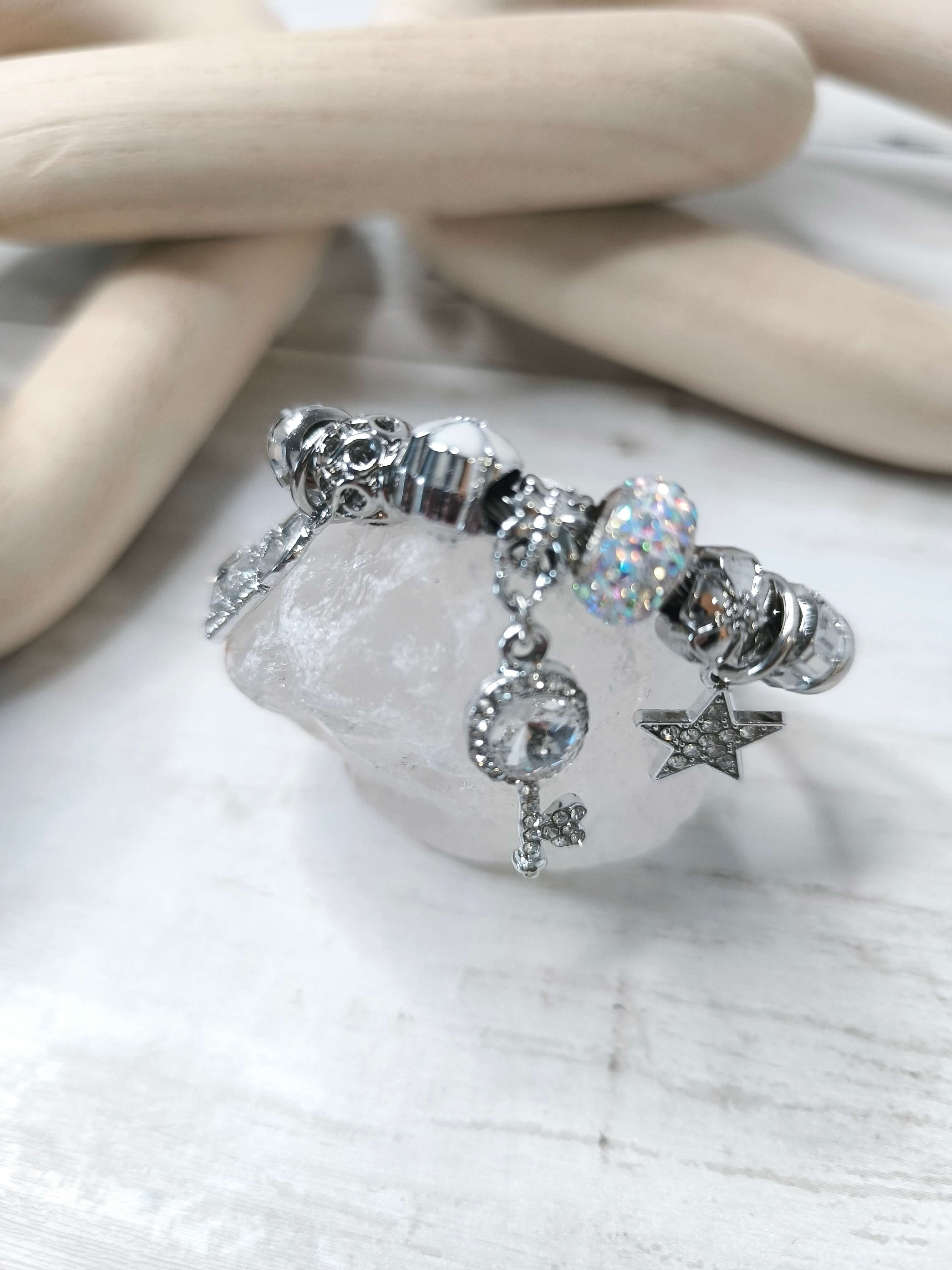 BRACELET FEMME BRELOQUES - BLANC & ARGENTE - CLE, CADENAS & PENTACLE