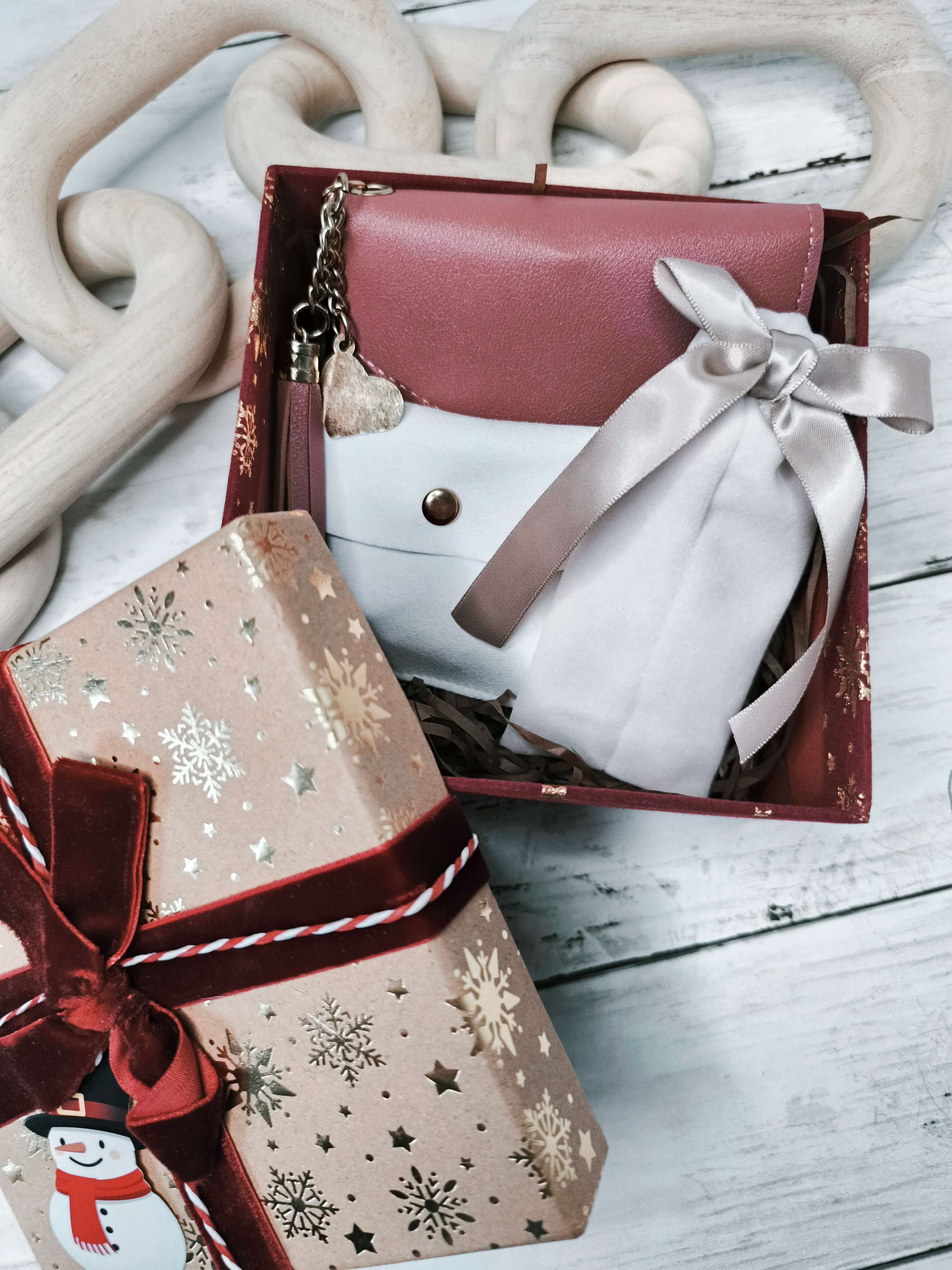 Coffret Cadeau Femme – Parure “Vagues d’Or” + Portefeuille Rose – Edition Noël