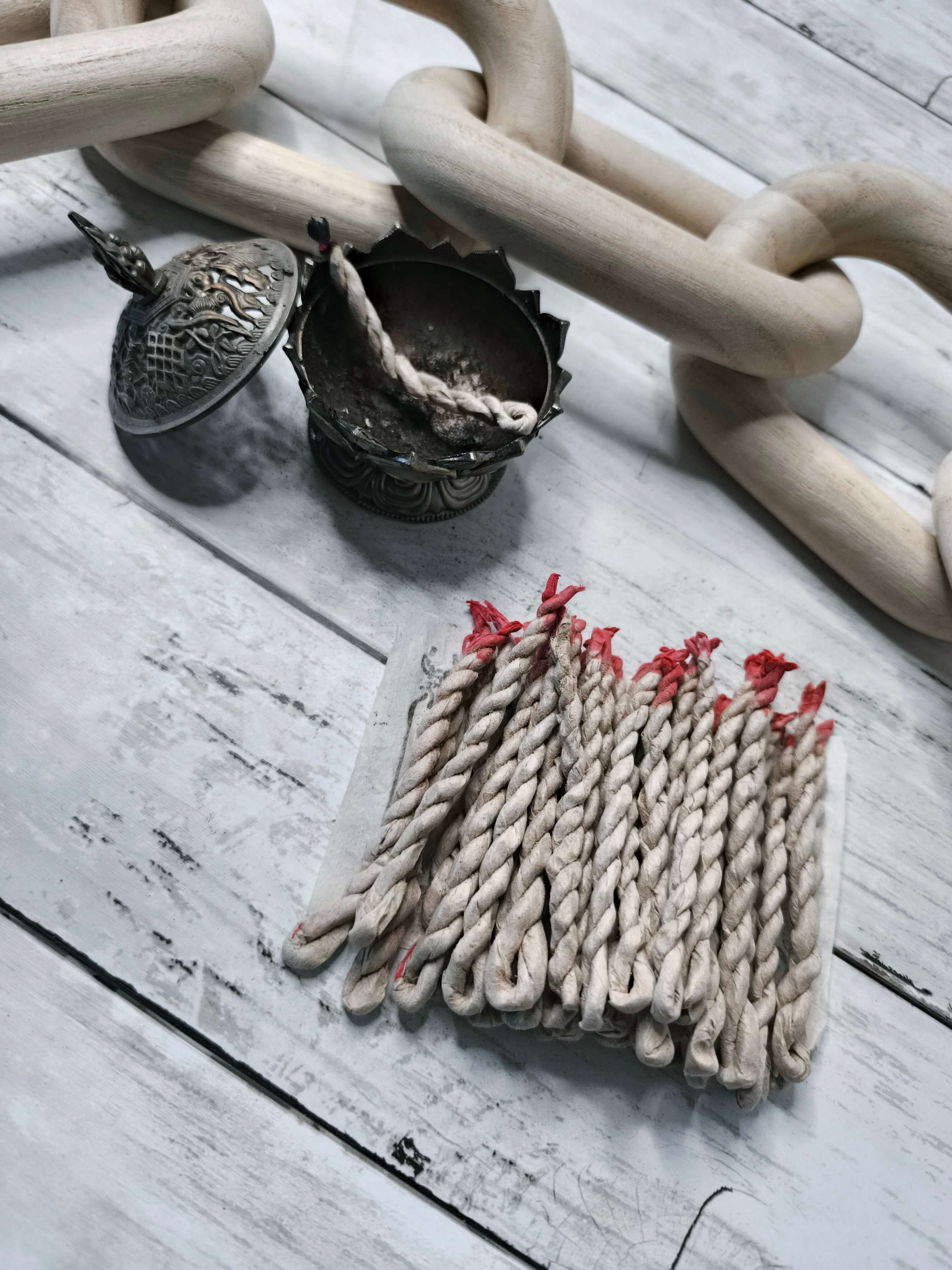 Encens Sauge Blanche en Cordelettes - Purification Puissante · Lot de 40 pièces