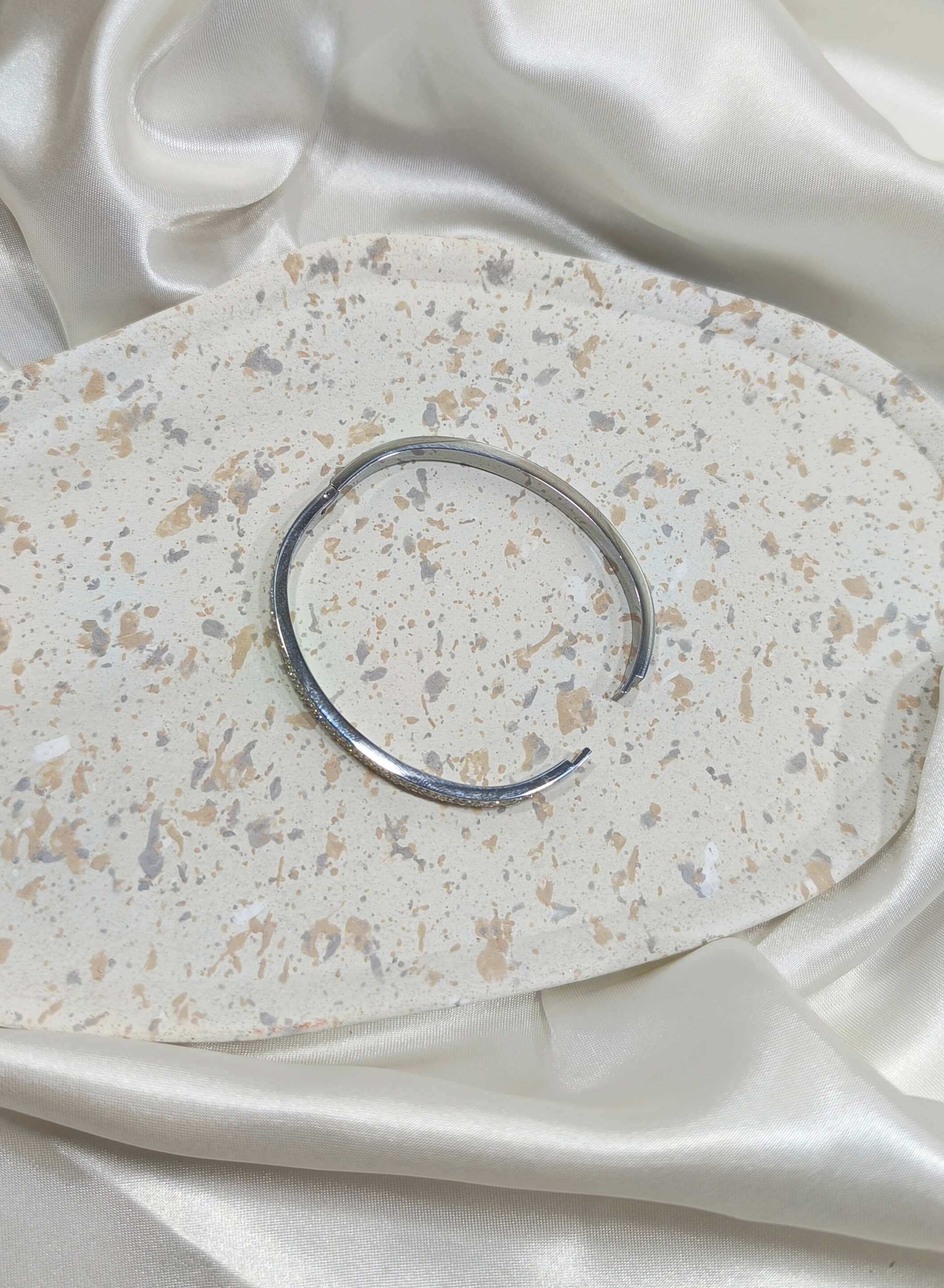 BRACELET FEMME - TROIS RANGS DE STRASS ECLATANTS - EN ARGENT 