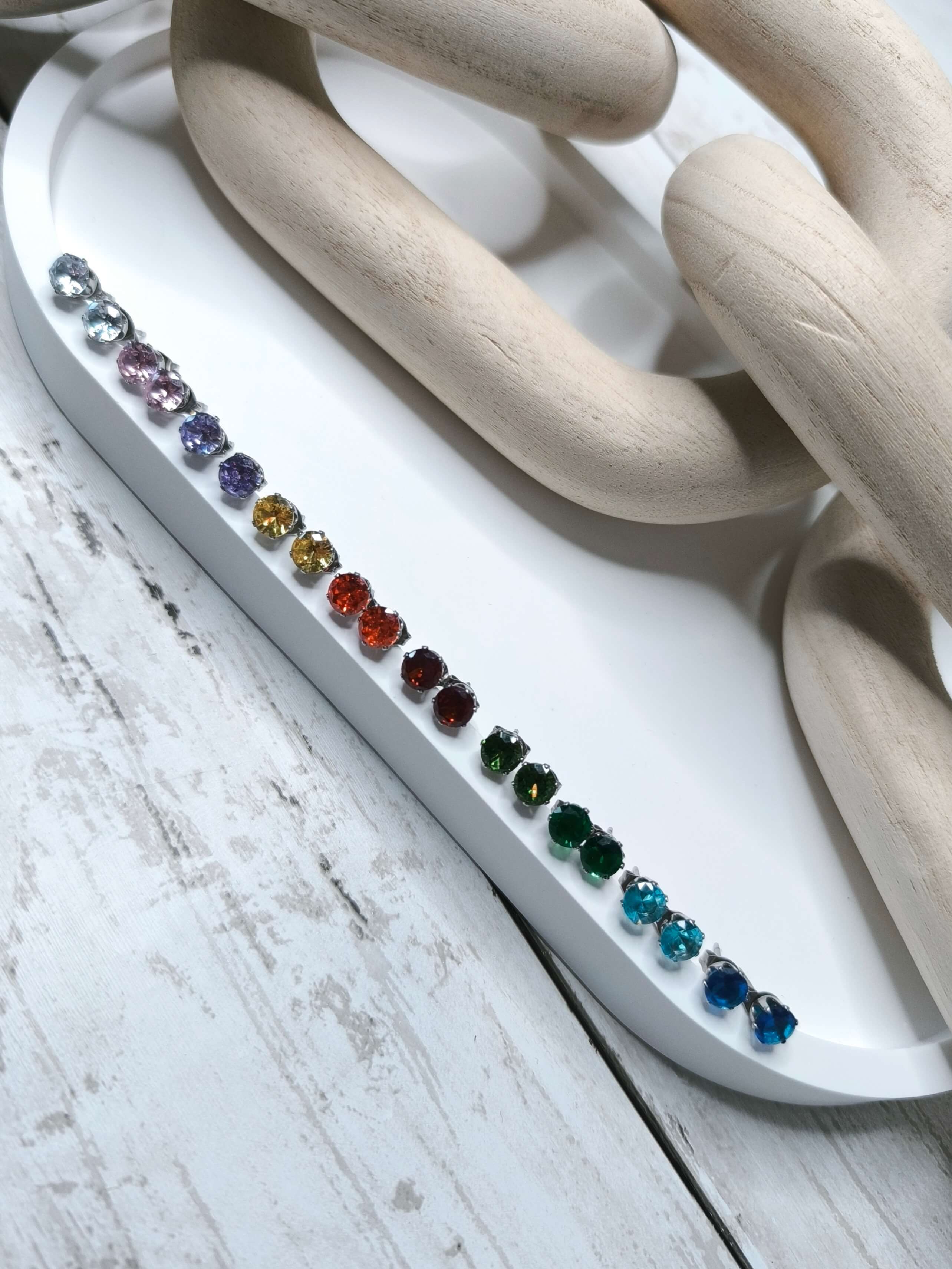 BOUCLES D'OREILLES EN ACIER INOXYDABLE - PIERRES EN ZIRCONE CUBIQUE - 10 COULEURS AU CHOIX - 6MM