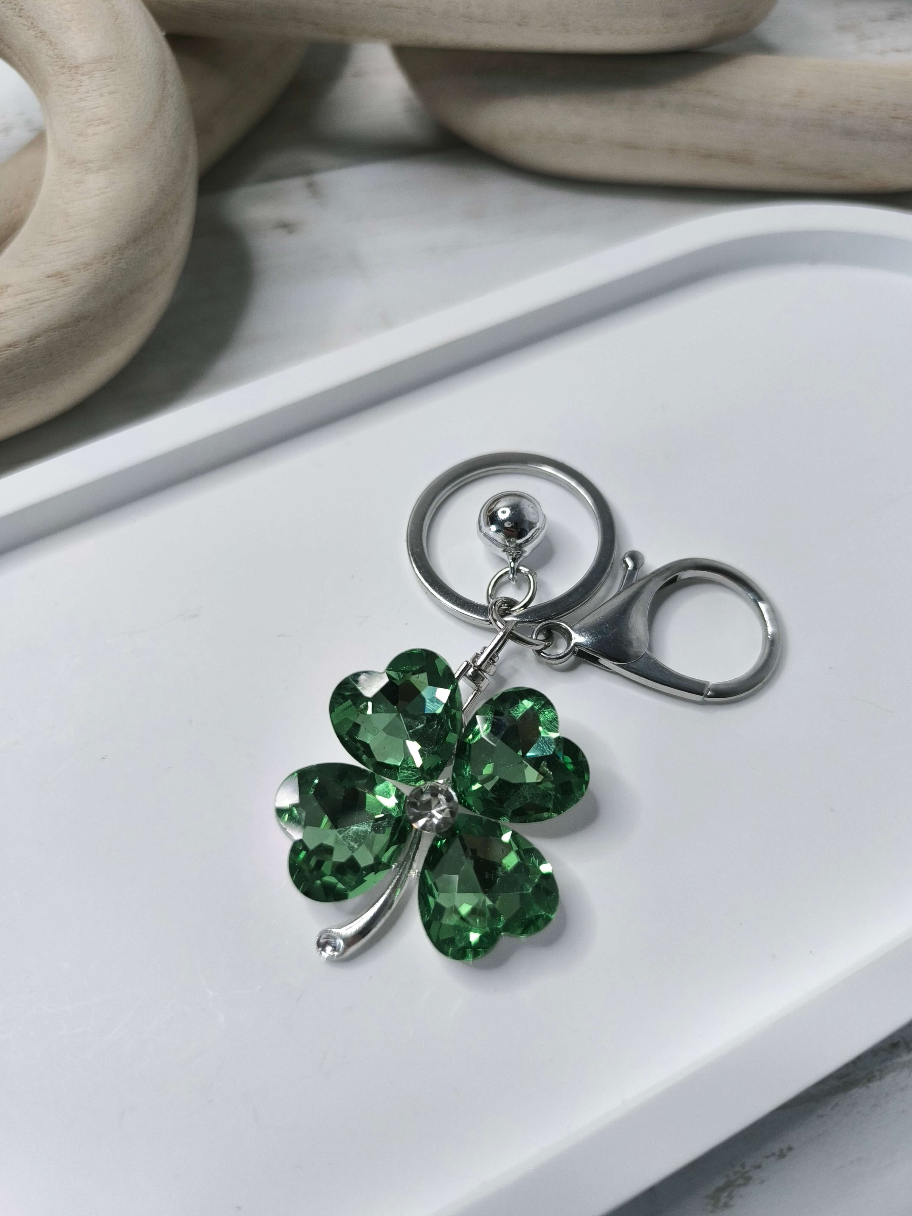 PORTE-CLES TREFLE A QUATRE FEUILLES - PORTE BONHEUR & ELEGANCE CRISTALLINE