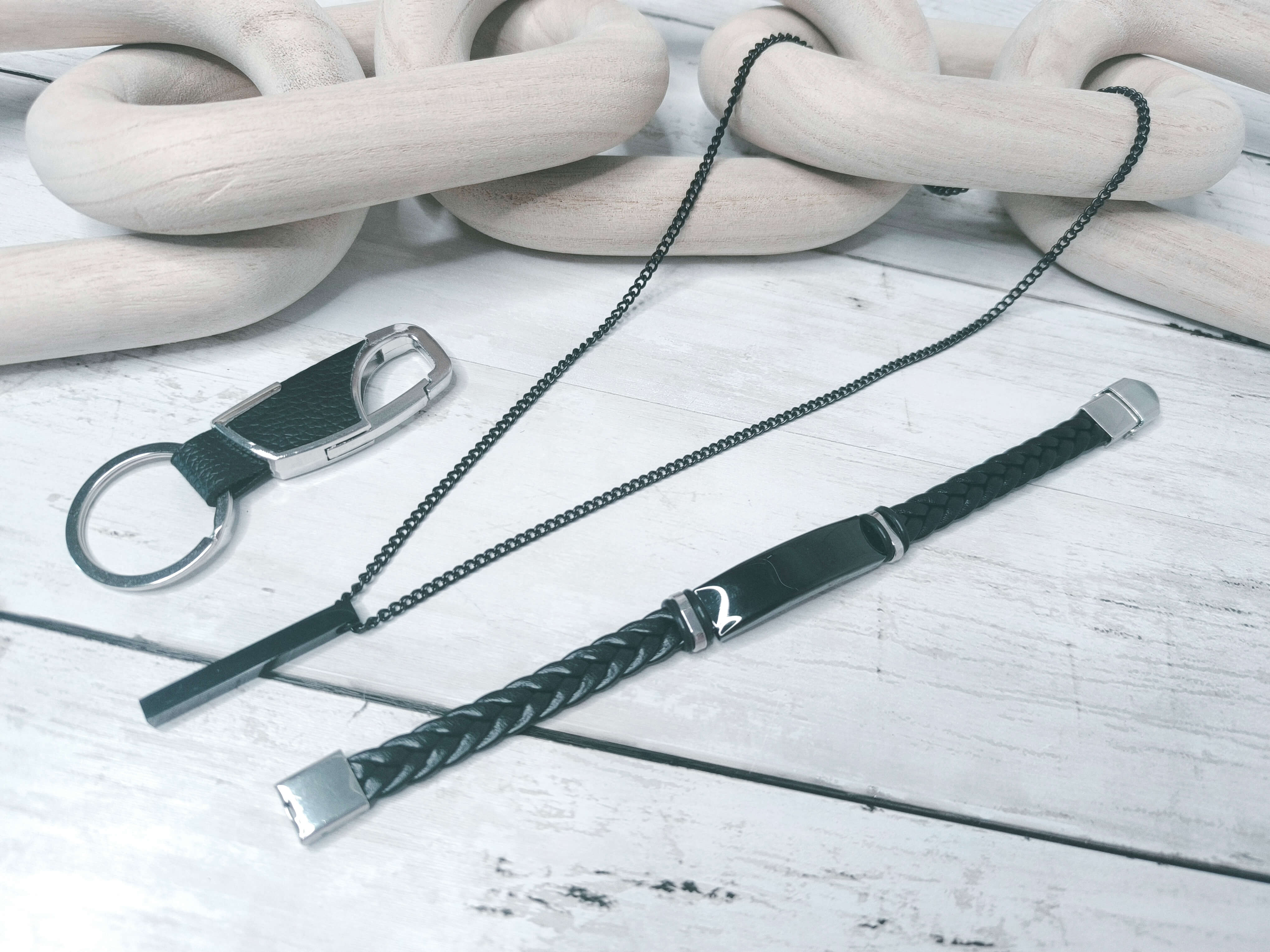 Coffret Cadeau Homme – Bracelet Noir, Collier Pendentif & Porte-Clés Élégant