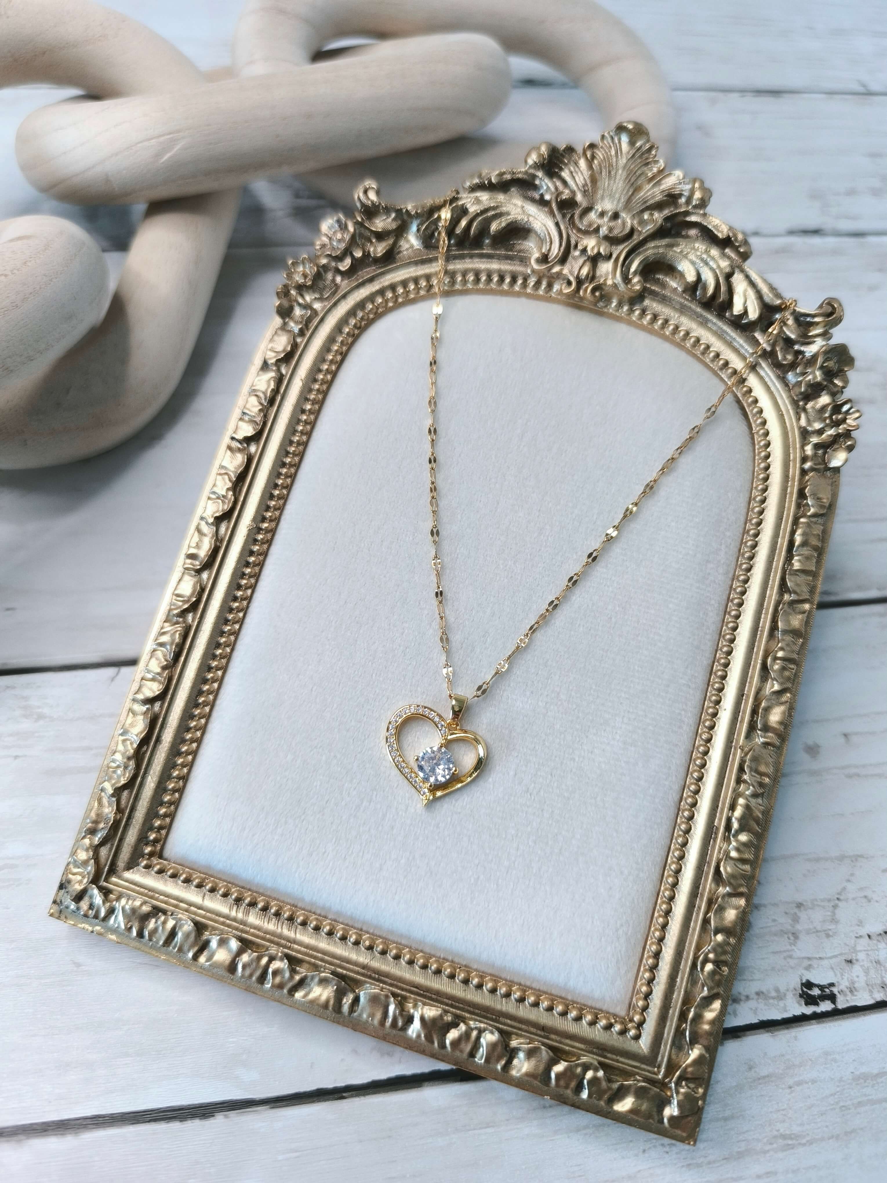 COLLIER COEUR - PIERRE BLANCHE - ACIER INOXYDABLE - ELEGANCE & MODERNITE