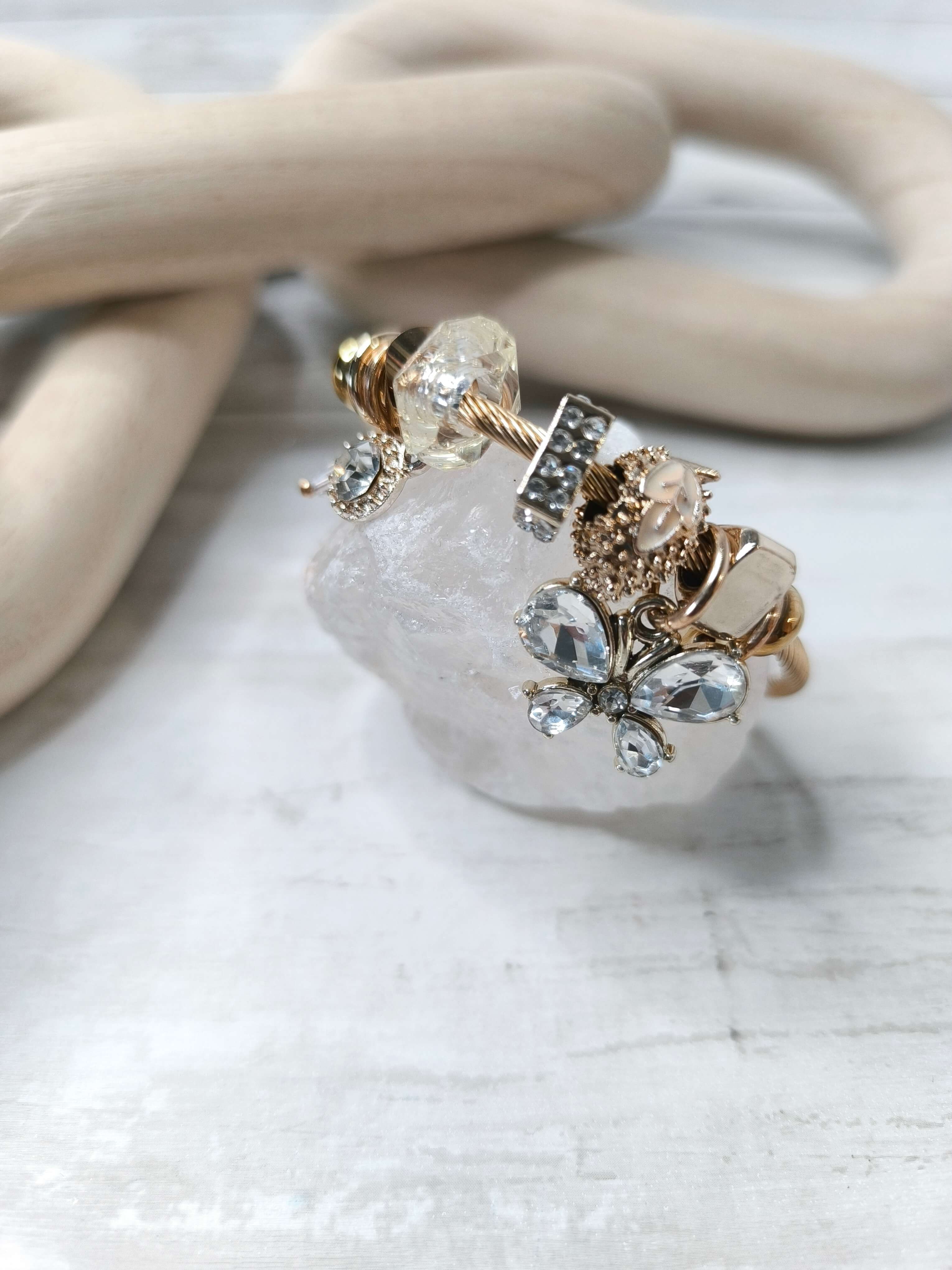 BRACELET FEMME - BRELOQUE - PENDENTIF PAPILLON & AUTRES CHARMS LUMINEUX