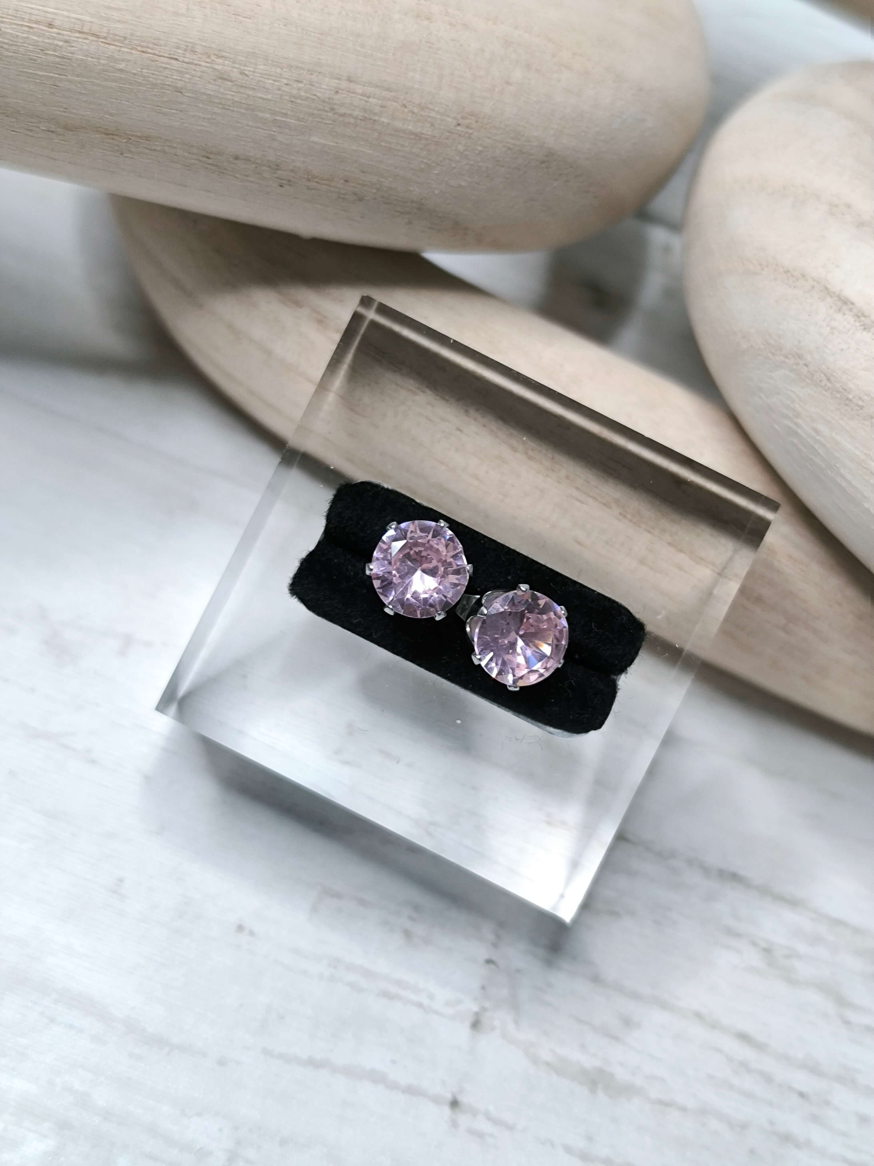 BOUCLES D'OREILLES EN ACIER INOXYDABLE - PIERRES EN ZIRCONE CUBIQUE - 12 COULEURS AU CHOIX - 8MM