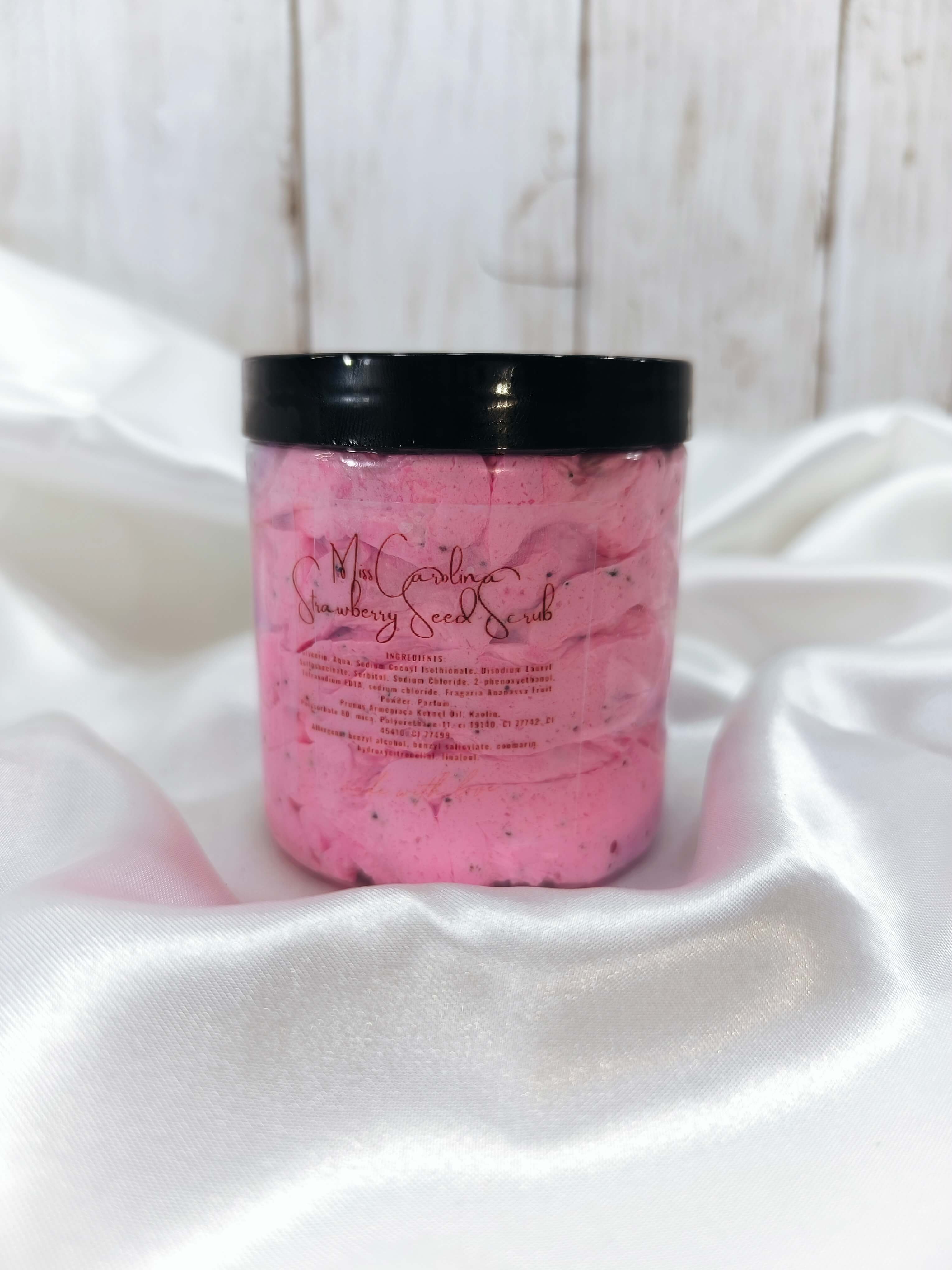 GOMMAGE DOUCHE FOUETTE - AUX GRAINES DE FRAISES - MISS CAROLINA - 150G