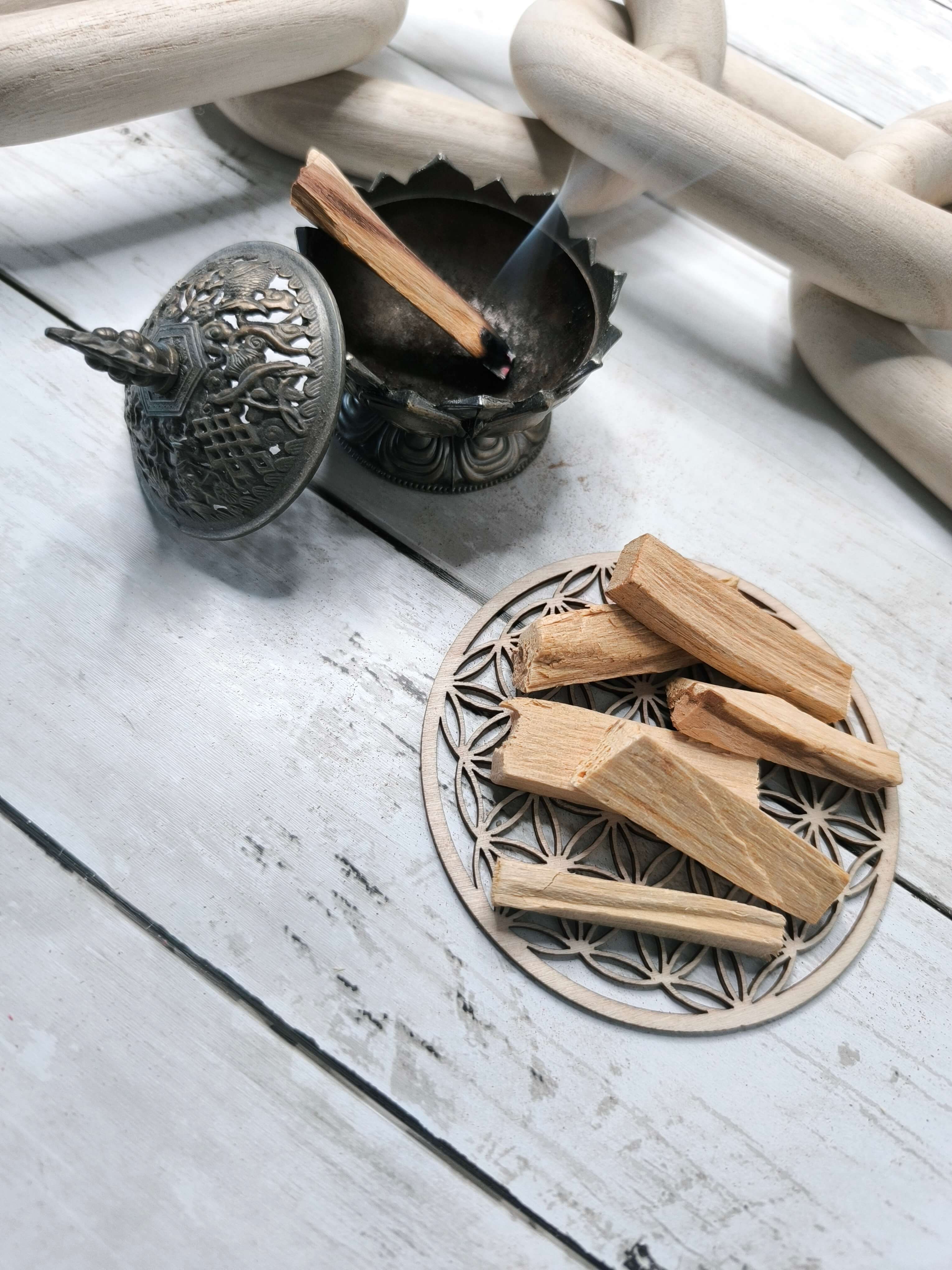 Palo Santo Naturel – Lot de 6 Bâtonnets (5 cm) · Purification & Protection