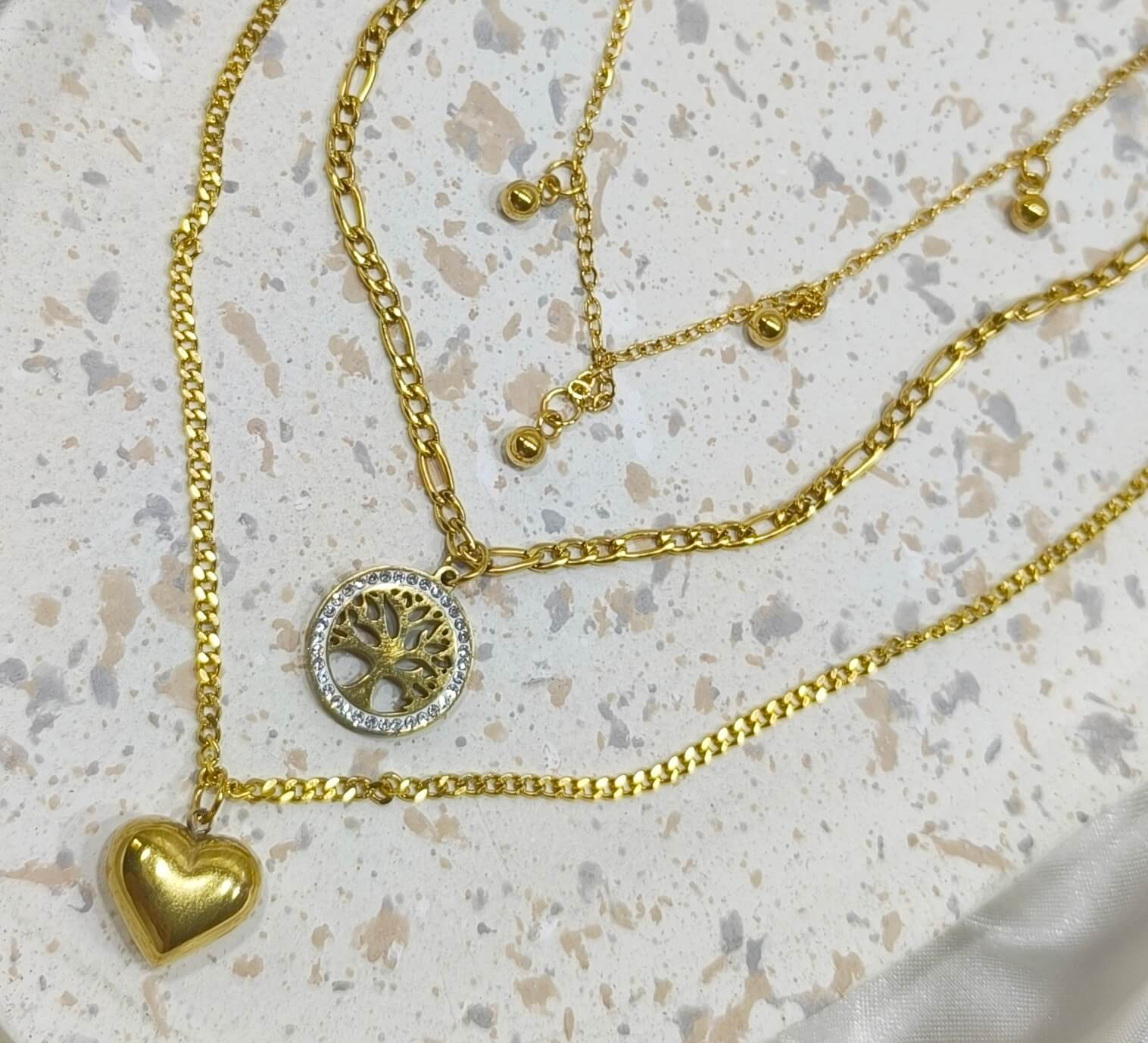 COLLIER FEMME - TROIS NIVEAUX - ACIER AU TITANE - PERLES, ARBRE DE VIE & COEUR DORE