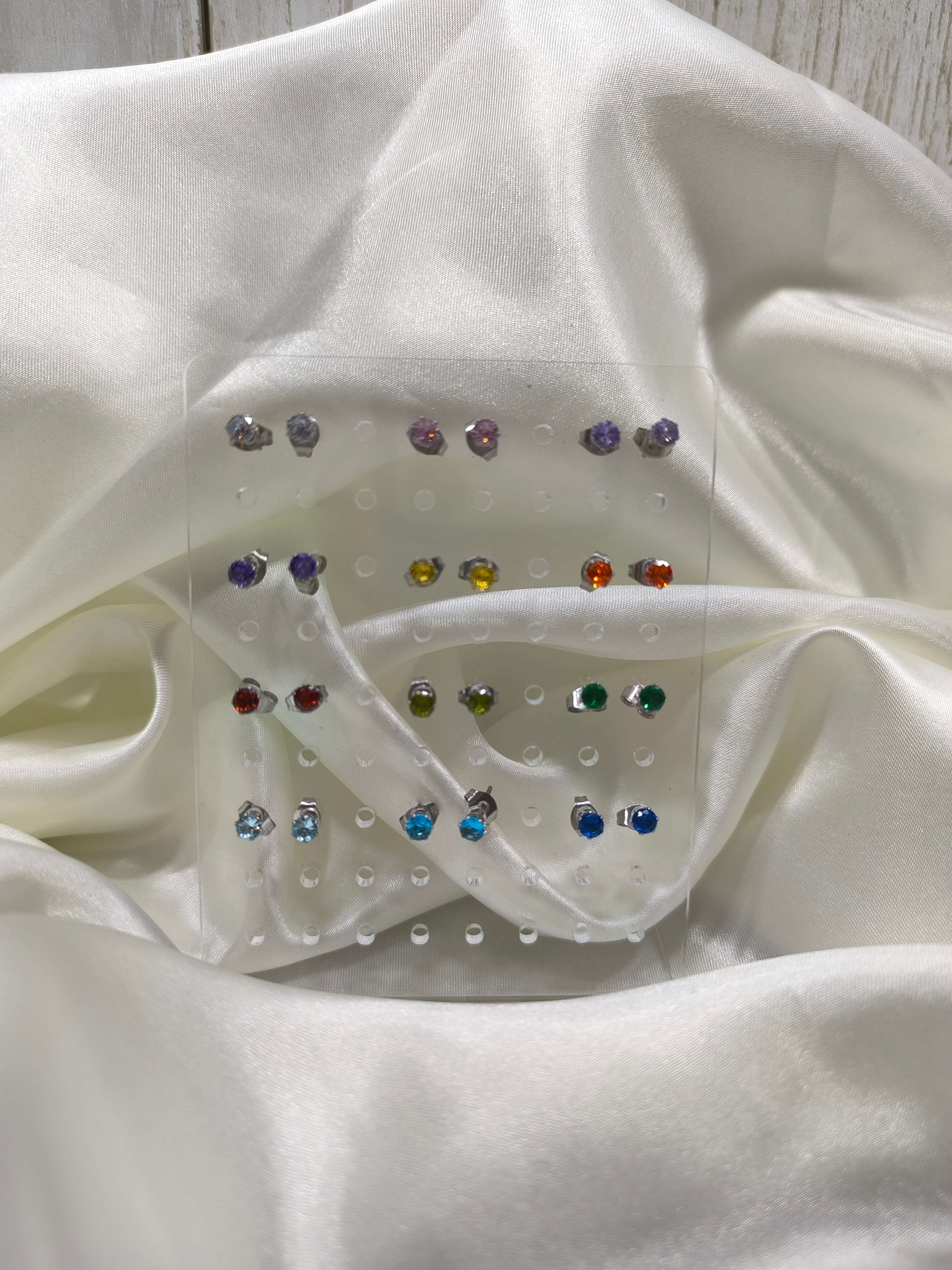 BOUCLES D'OREILLES EN ACIER INOXYDABLE - PIERRES EN ZIRCONE CUBIQUE - 12 COULEURS AU CHOIX - 4MM