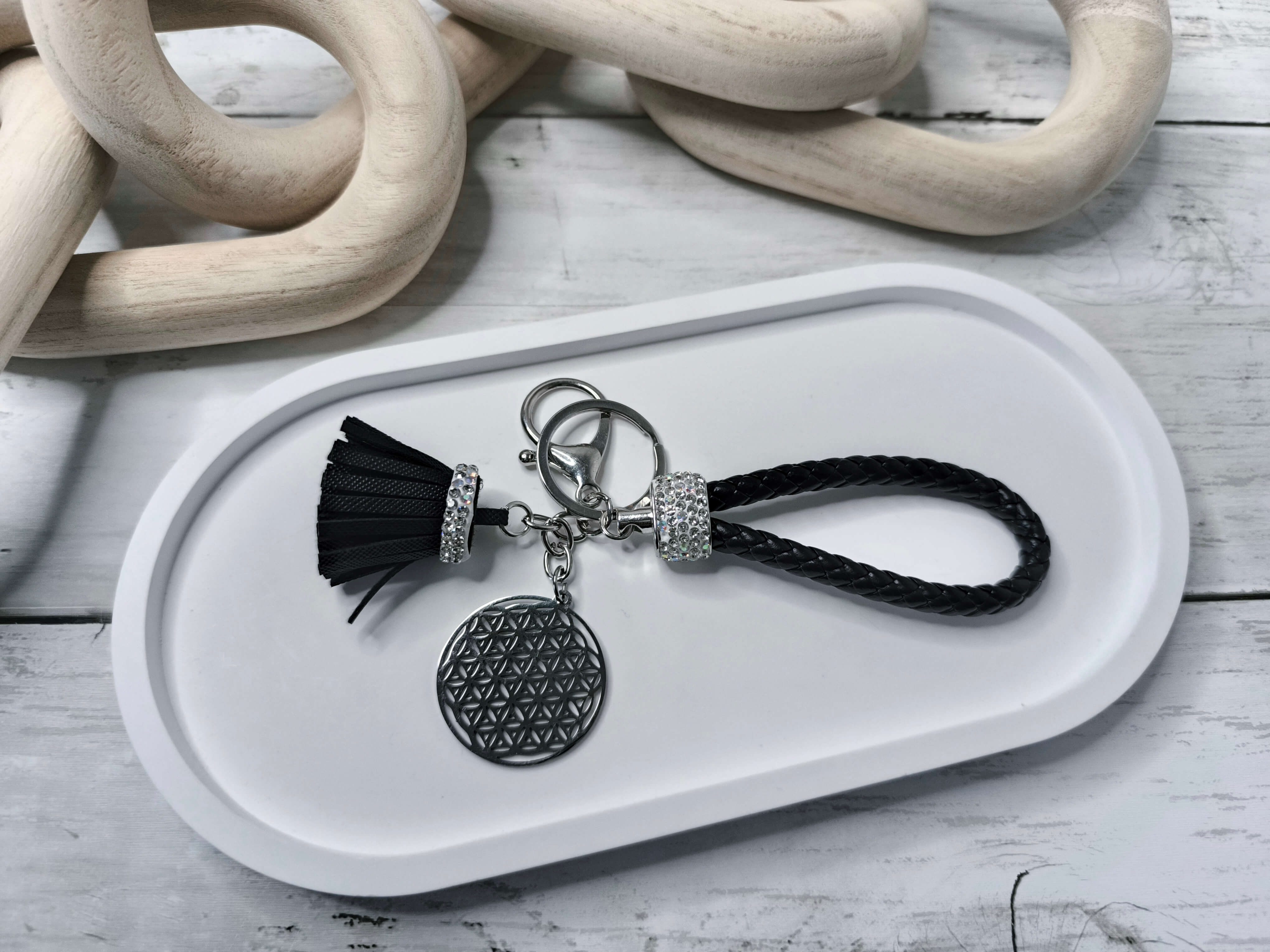 PORTE CLES FLEUR DE VIE ARGENTE - GEOMETRIE SACREE - CORDON TRESSE NOIR & POMPON STRASS