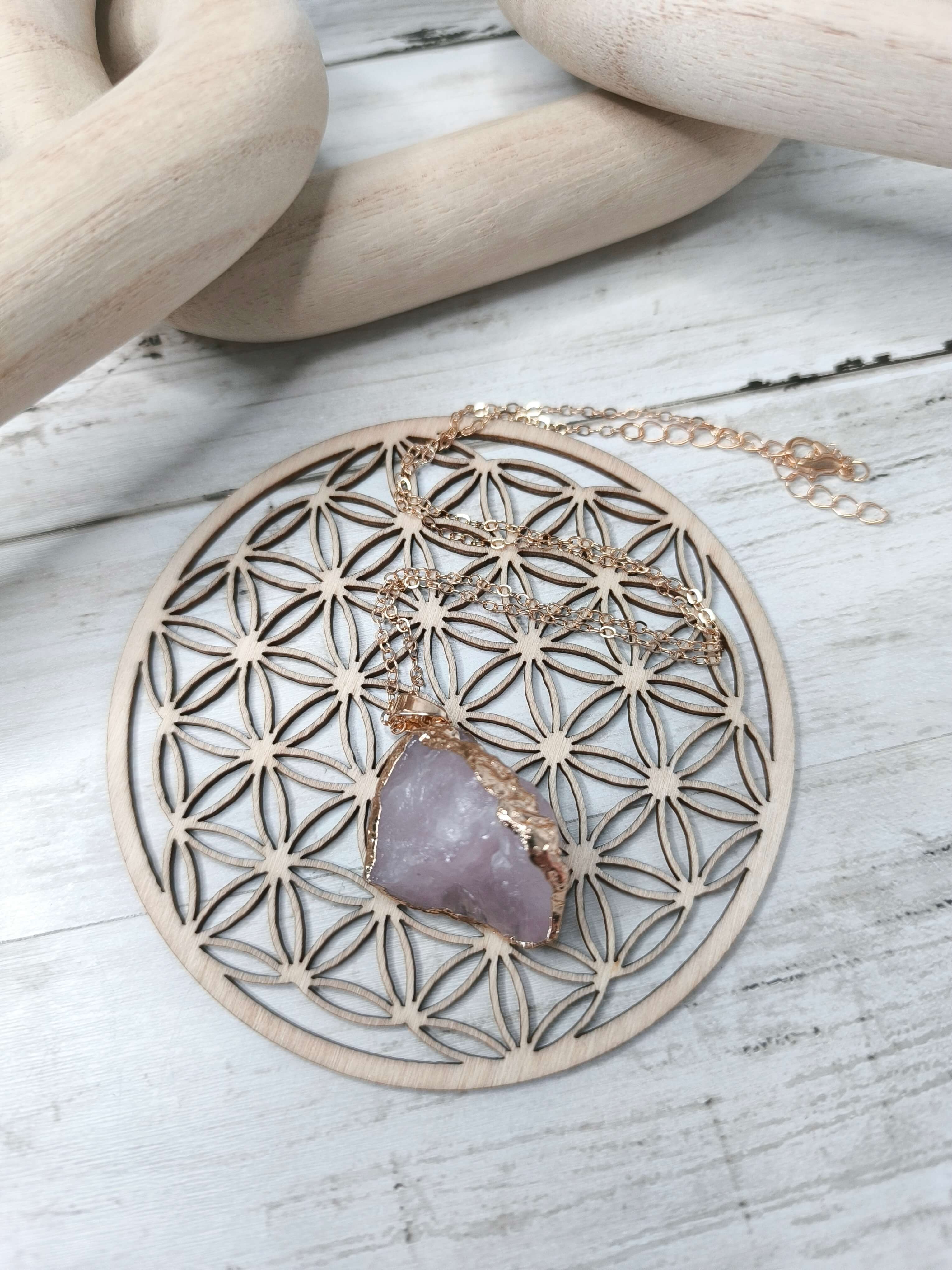 Collier Quartz Rose Brut – Amour, Douceur & Harmonie