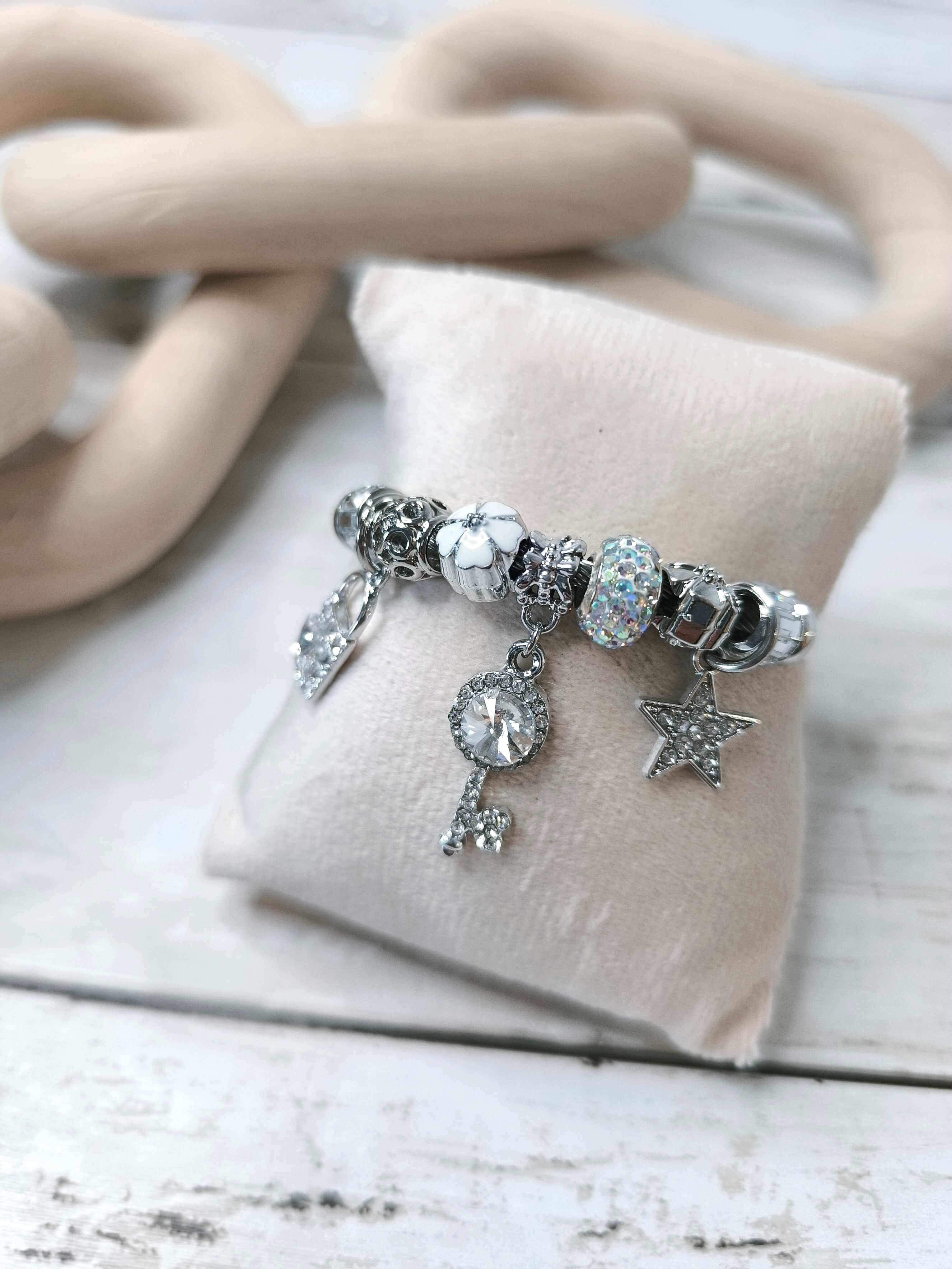 BRACELET FEMME BRELOQUES - BLANC & ARGENTE - CLE, CADENAS & PENTACLE