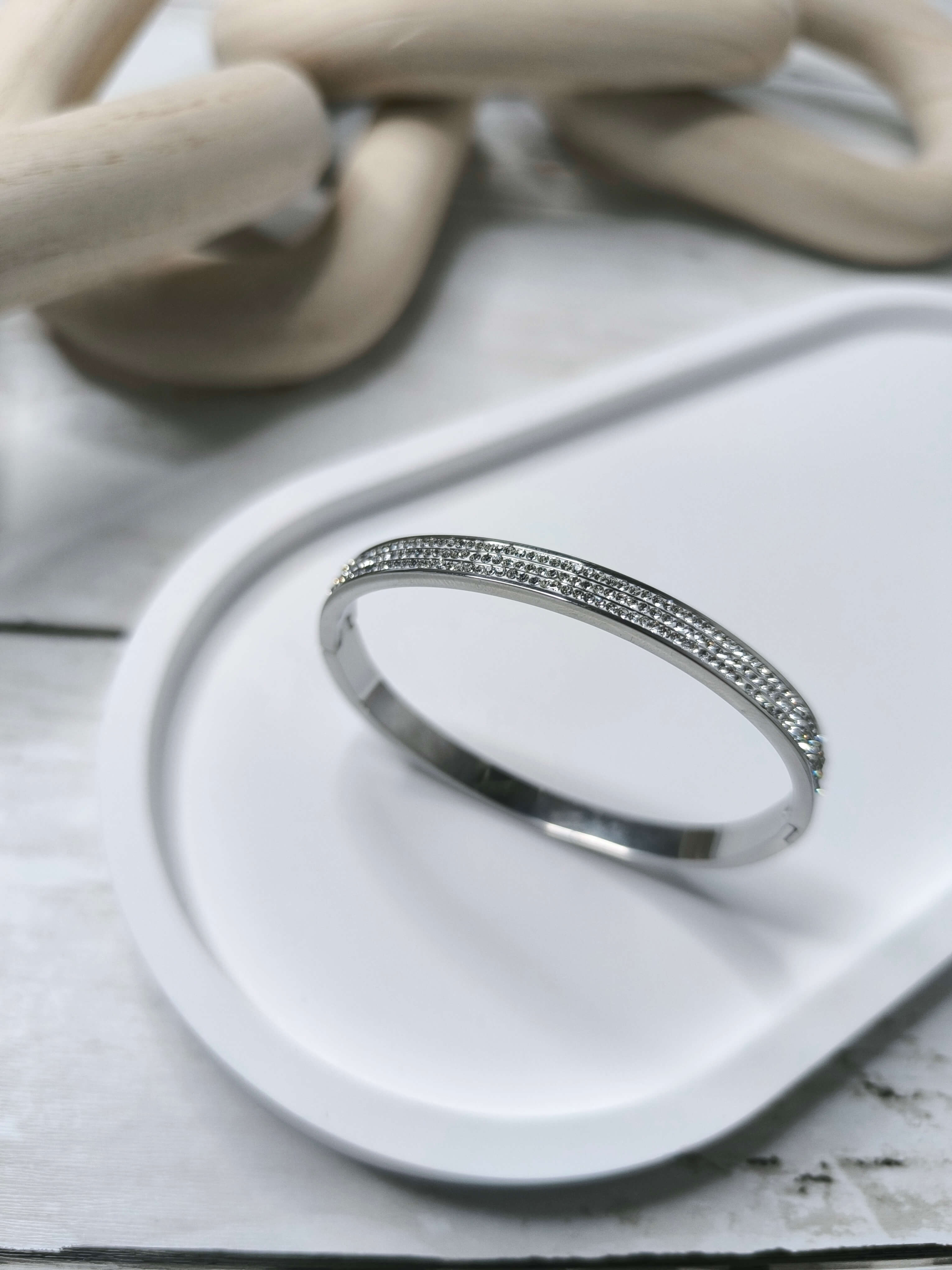 BRACELET FEMME - TROIS RANGS DE STRASS ECLATANTS - EN ARGENT 