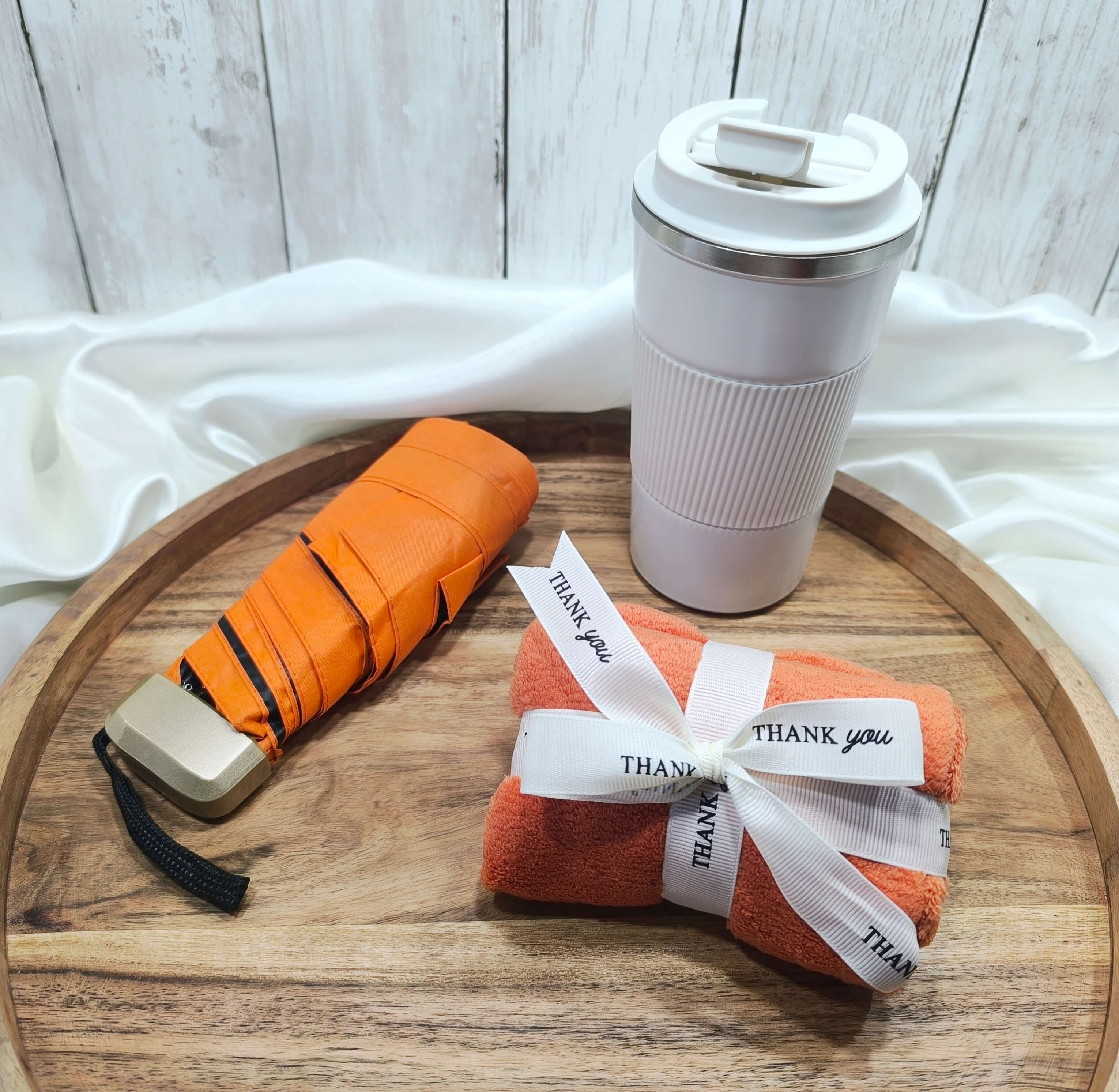 COFFRET CADEAU MIXTE - VITALITE ORANGE - TASSE THERMOS + PARAPLUIE + SERVIETTE DOUCE