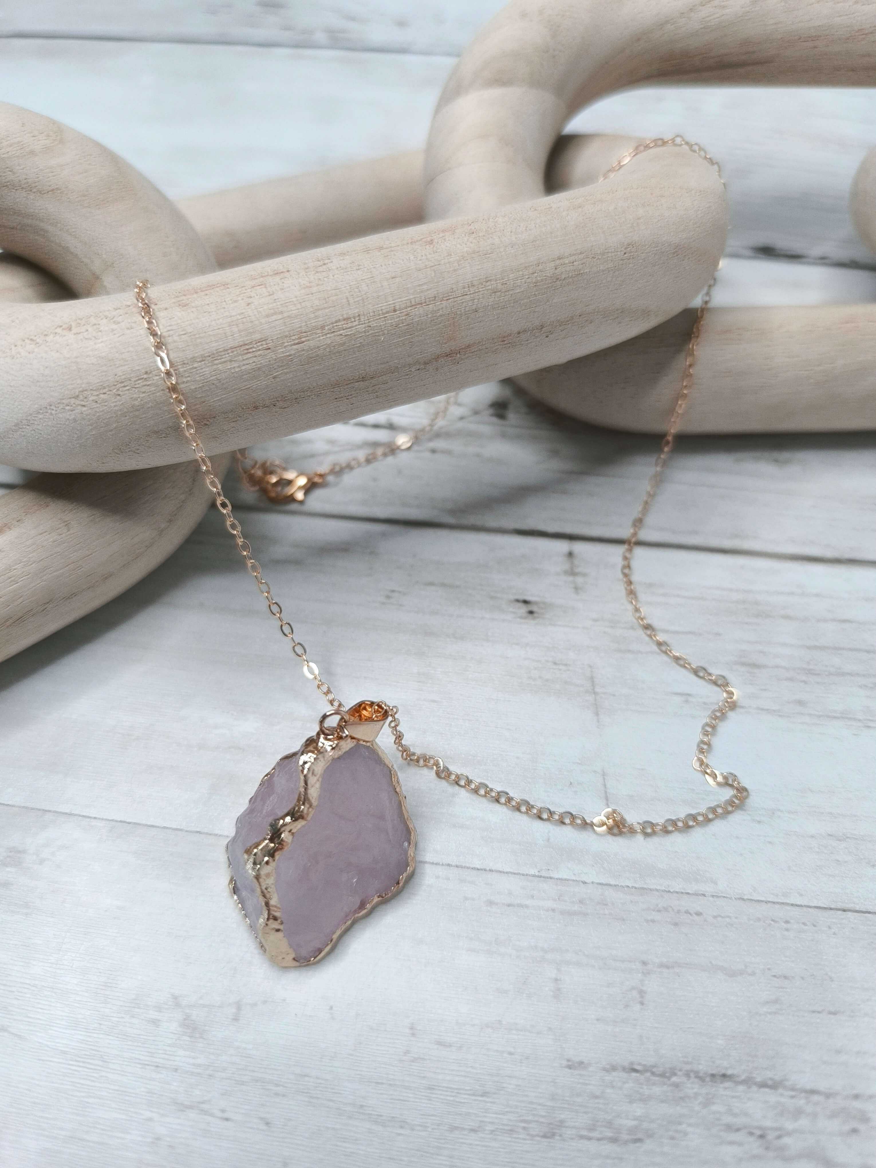 Collier Quartz Rose Brut – Amour, Douceur & Harmonie