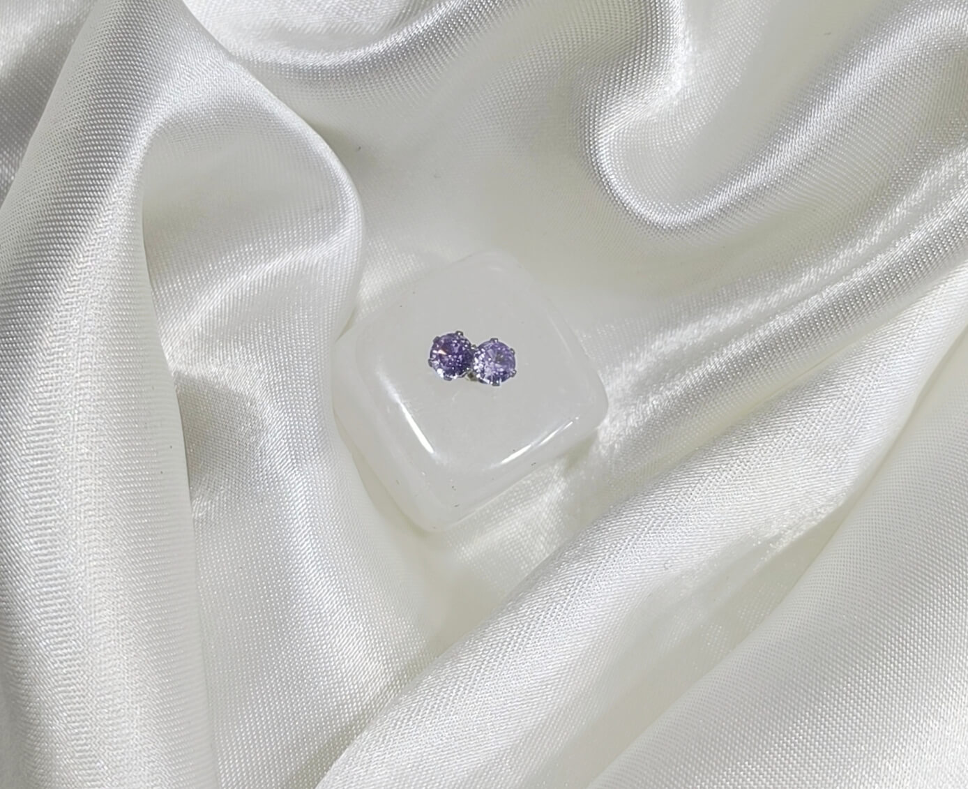 BOUCLES D'OREILLES EN ACIER INOXYDABLE - PIERRES EN ZIRCONE CUBIQUE - 12 COULEURS AU CHOIX - 4MM