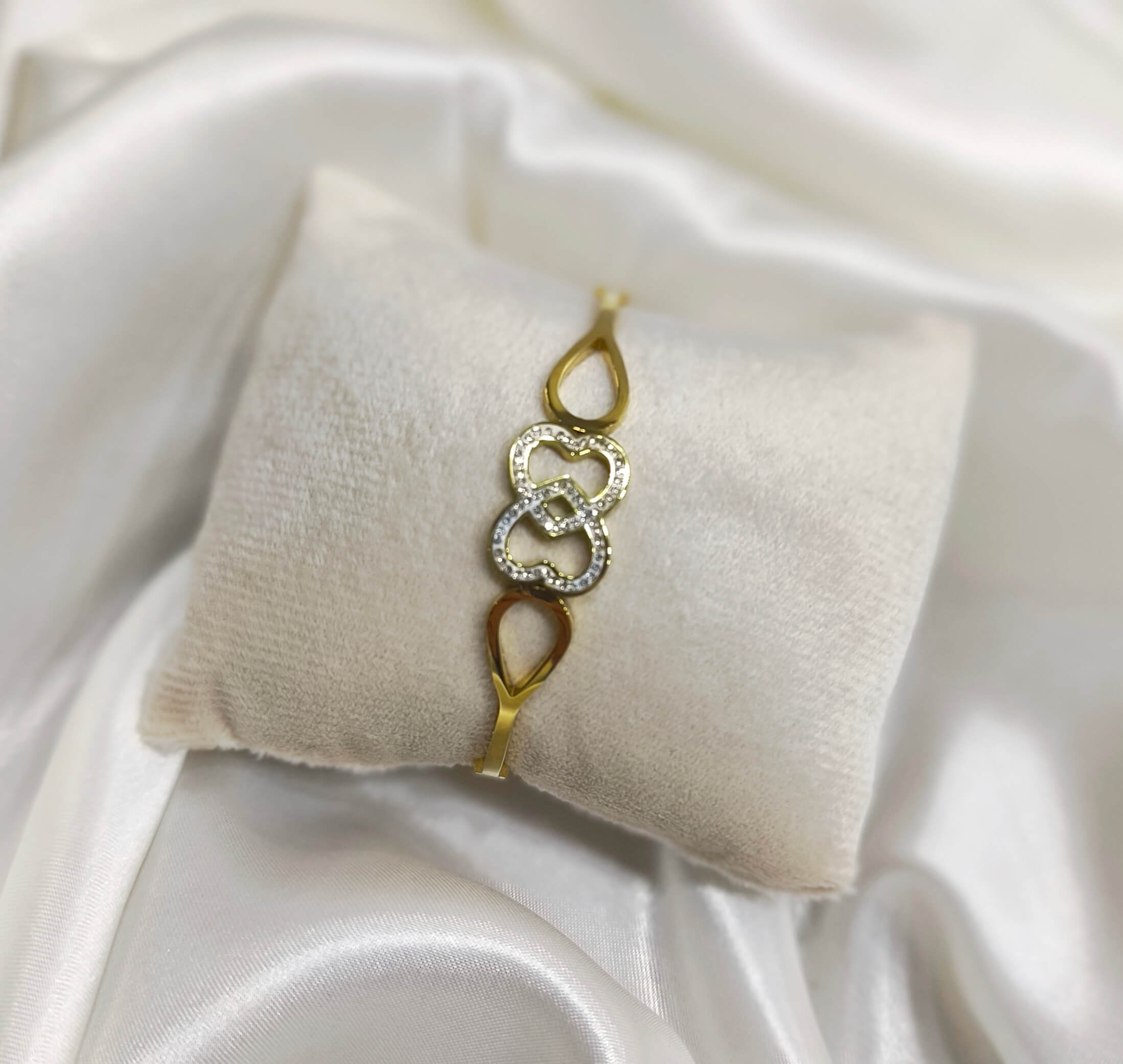 BRACELET FEMME - EN ACIER INOXYDABLE - COEURS ENTRELACES STRASSES
