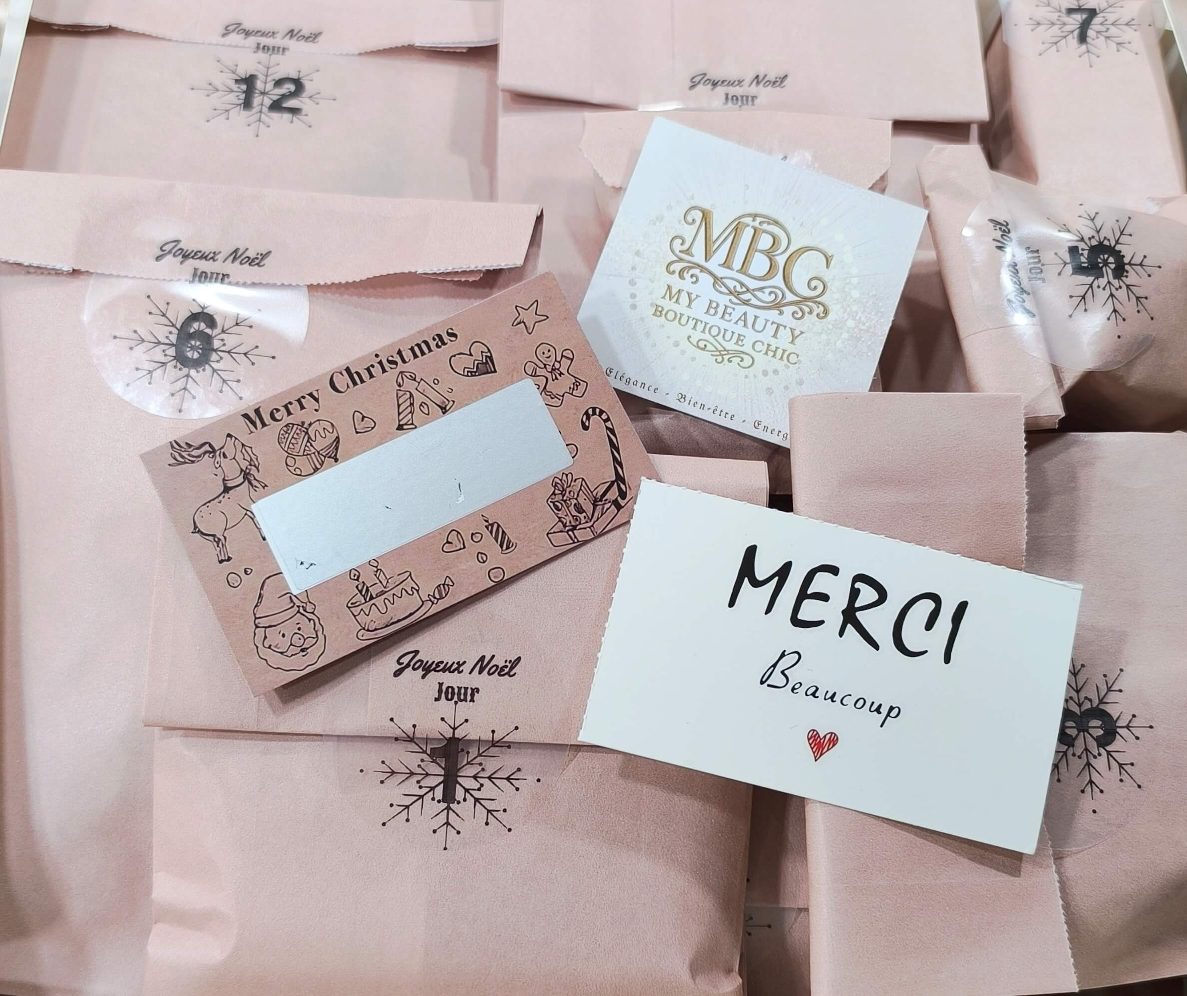 CALENDRIER DE L'AVENT - MAQUILLAGES - EDITION LIMITEE - 24 SURPRISES + CADEAU EXCLUSIF