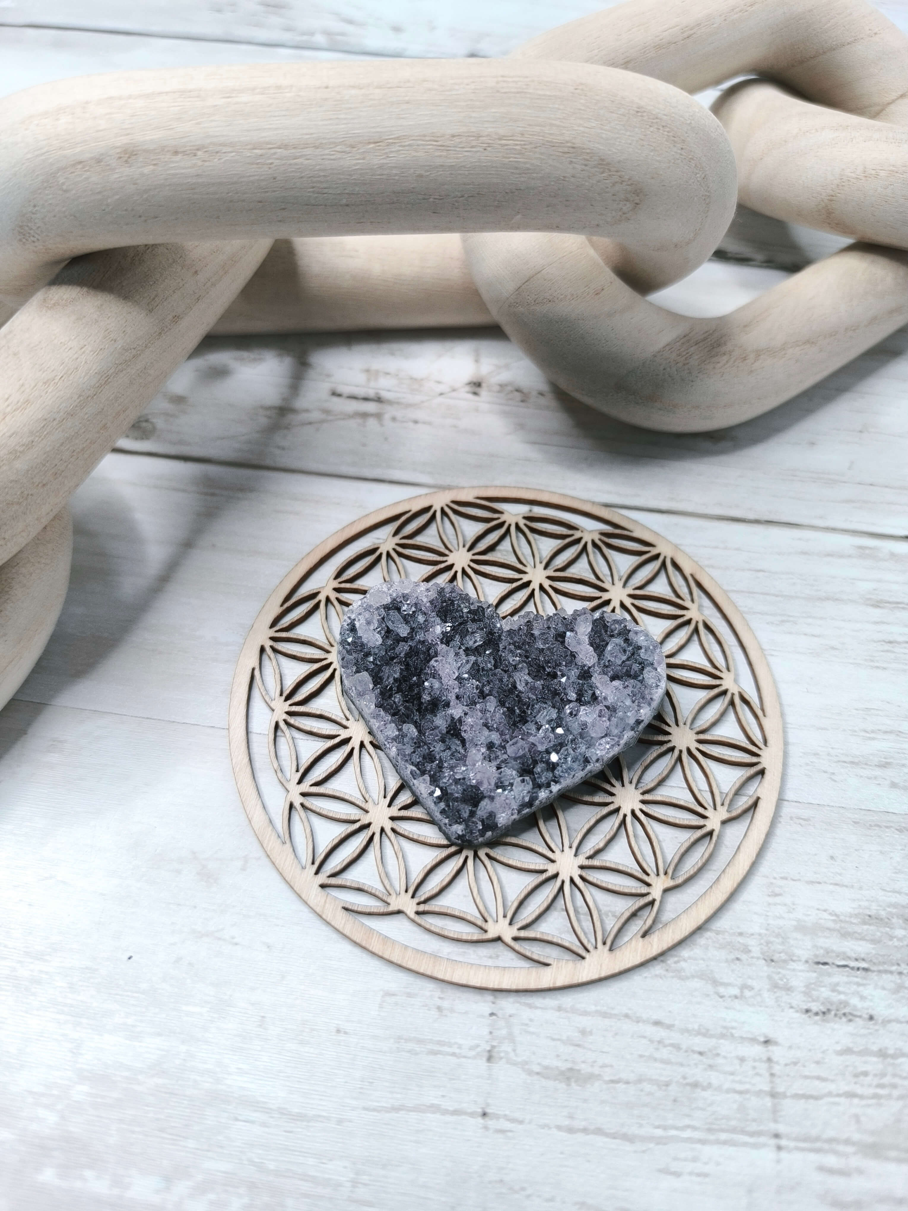 PIERRE NATURELLE - AMETHYSTE - FORME COEUR - ENERGIE D'AMOUR & DE SERENITE