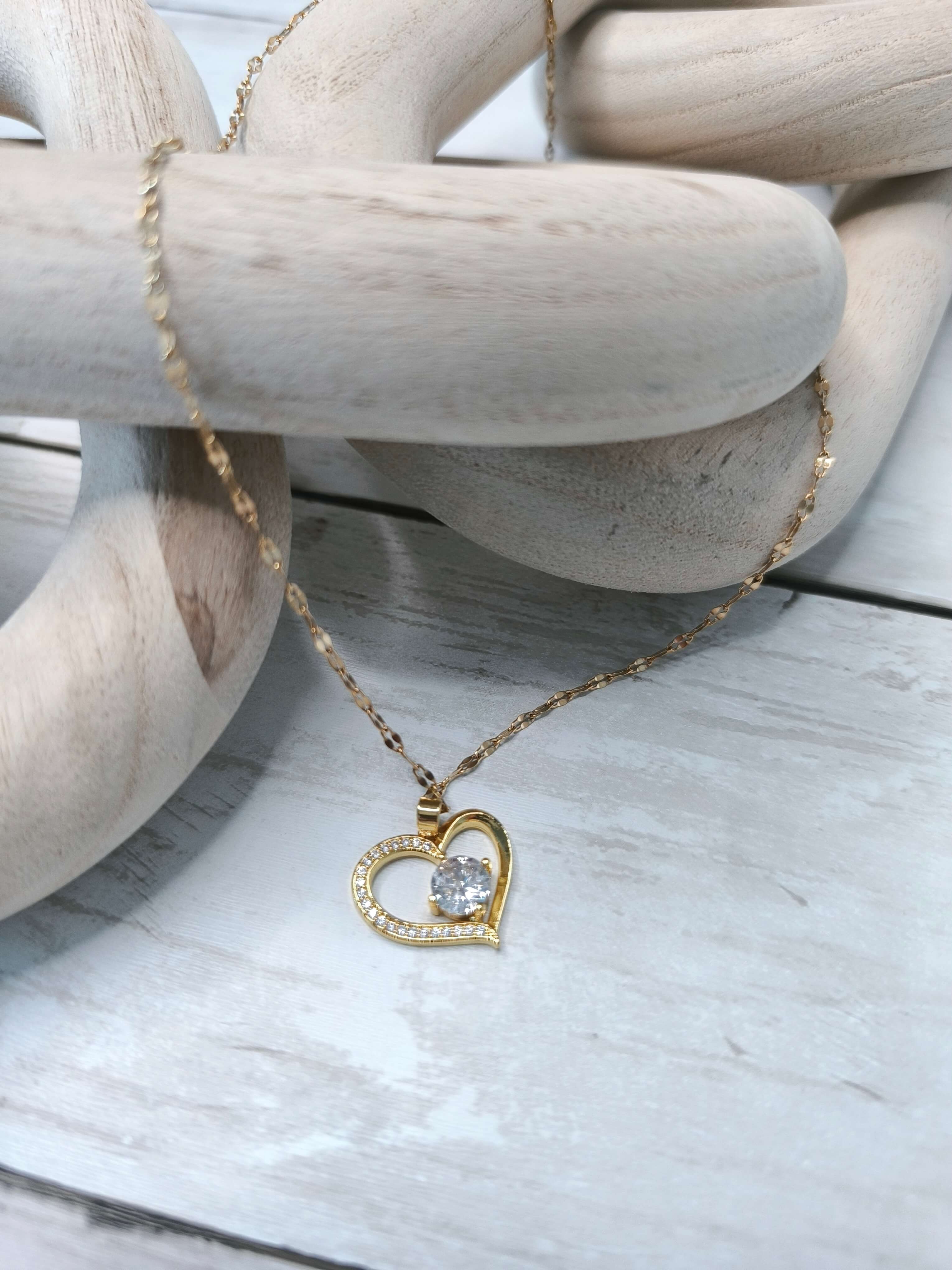 COLLIER COEUR - PIERRE BLANCHE - ACIER INOXYDABLE - ELEGANCE & MODERNITE