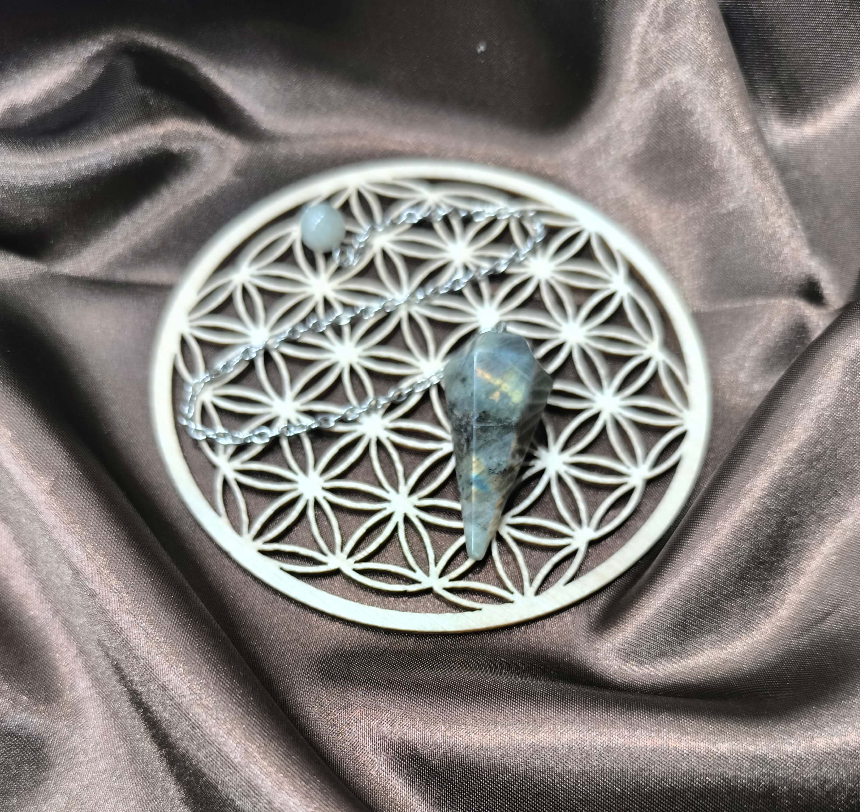 PENDULE DIVINATOIRE - LABRADORITE - PROTECTION, INTUITION & LUMIERE INTERIEURE