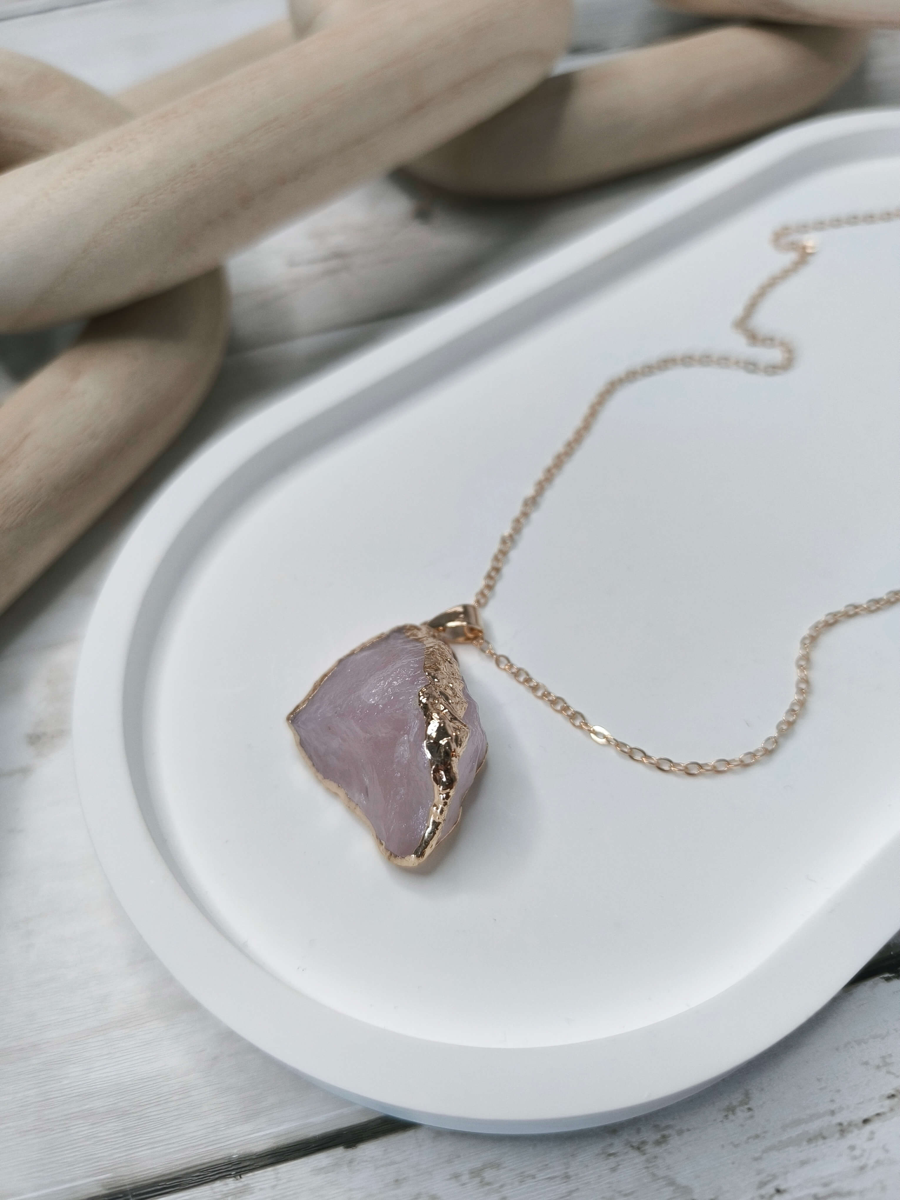 Collier Quartz Rose Brut – Amour, Douceur & Harmonie
