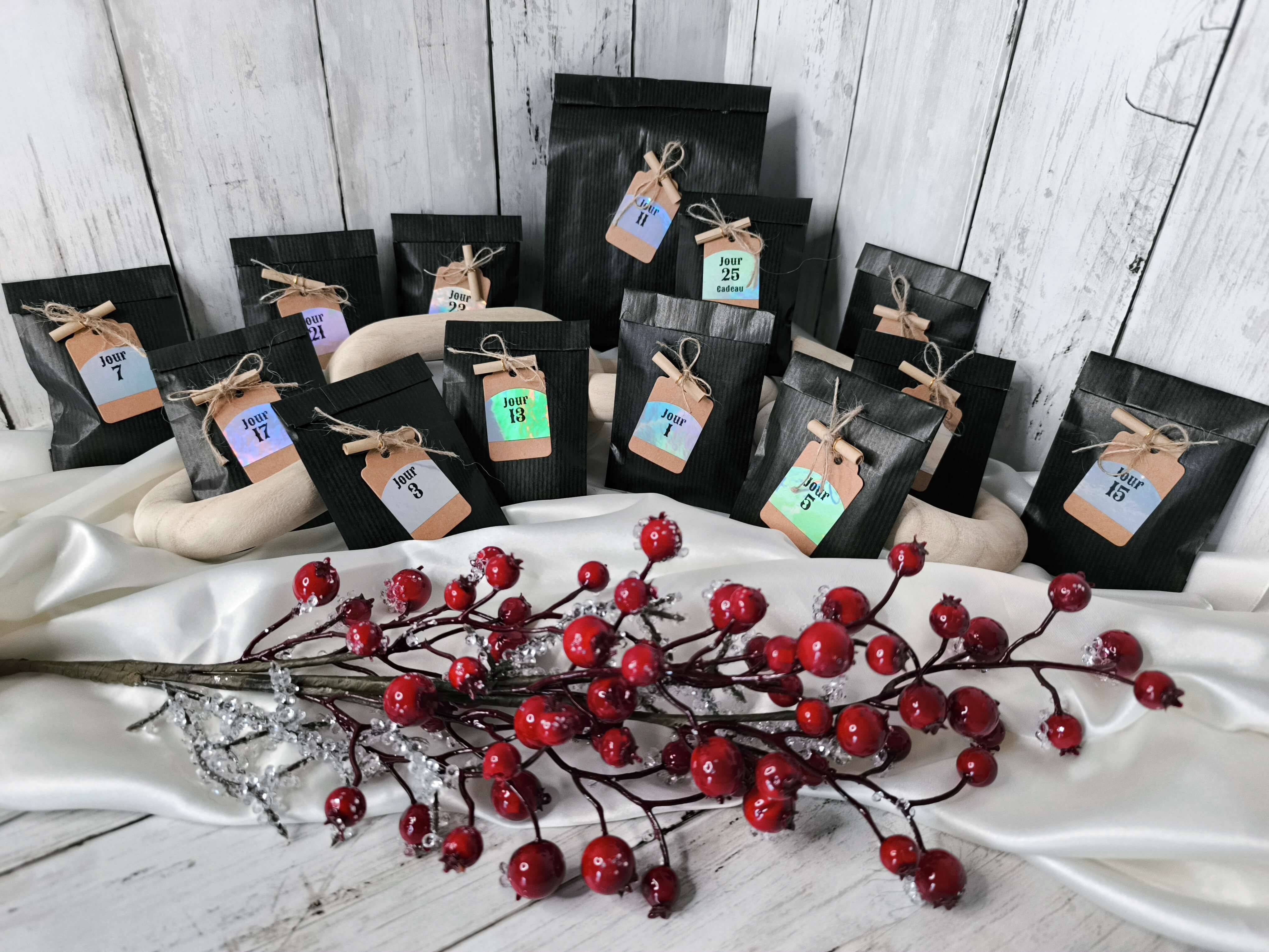 CALENDRIER DE L'AVENT BIJOUX HOMME - EDITION LIMITEE PREMIUM - 10 BIJOUX + 2 ACCESSOIRES + 1 CADEAU SURPRISE