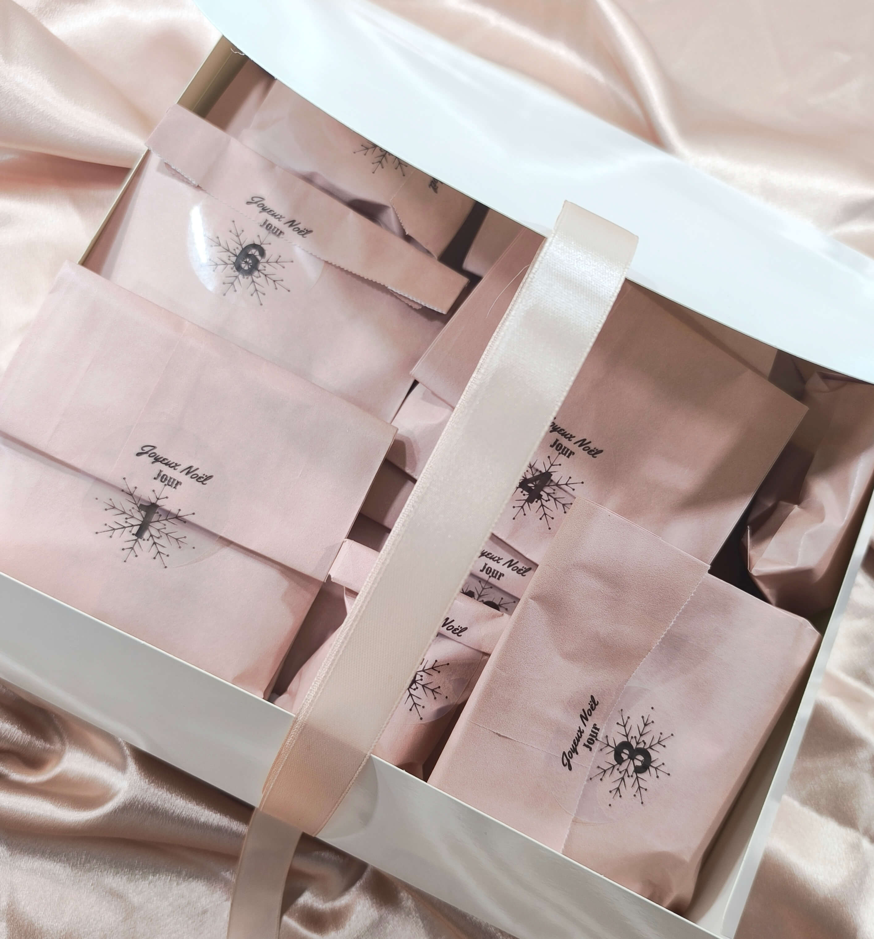 CALENDRIER DE L'AVENT - MAQUILLAGES - EDITION LIMITEE - 24 SURPRISES + CADEAU EXCLUSIF