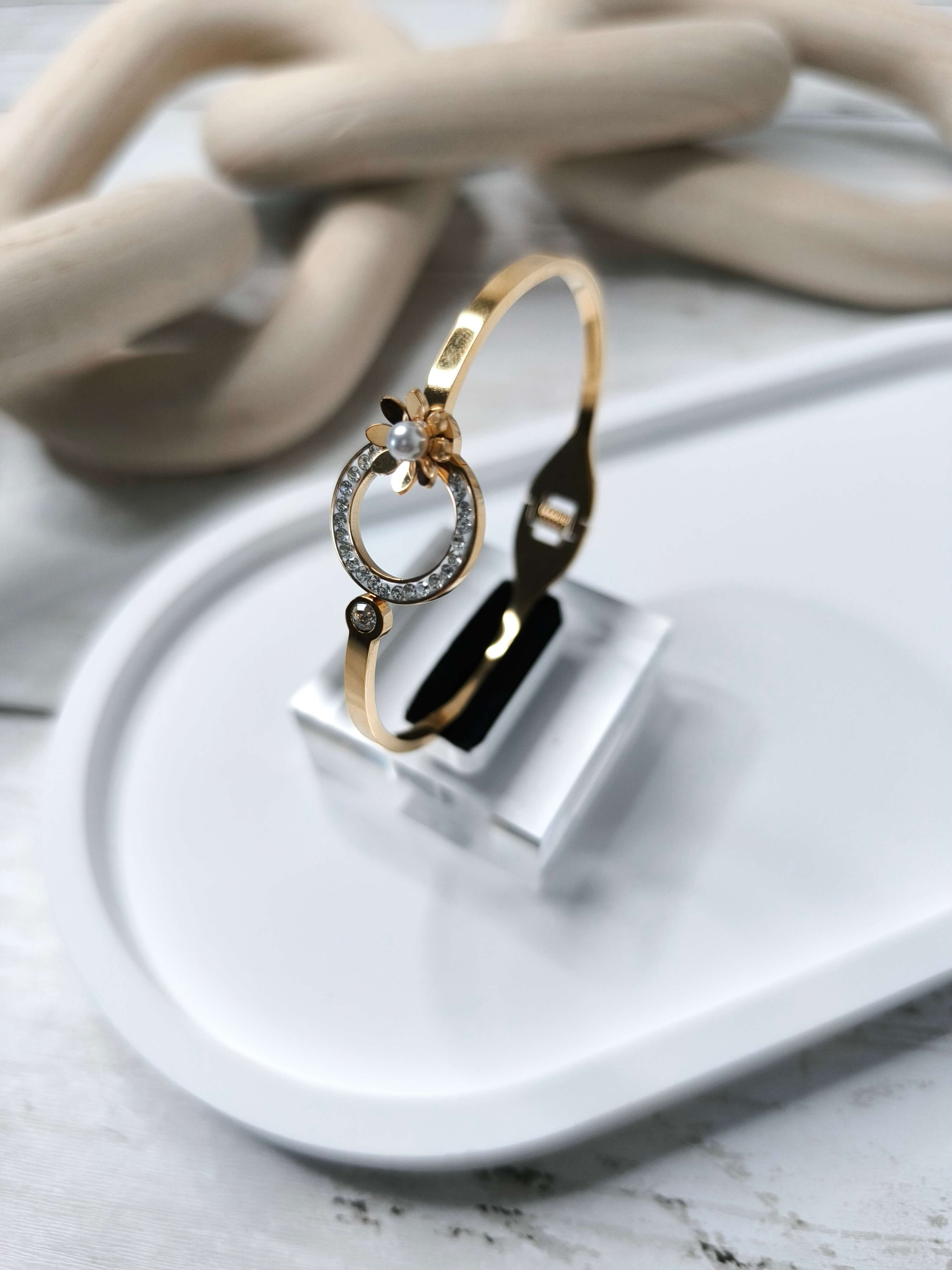 BRACELET FEMME - CERCLE SCINTILLANT & MARGUERITE PERLEE - COULEUR OR EN ACIER INOXYDABLE 304 OU ARGENT 