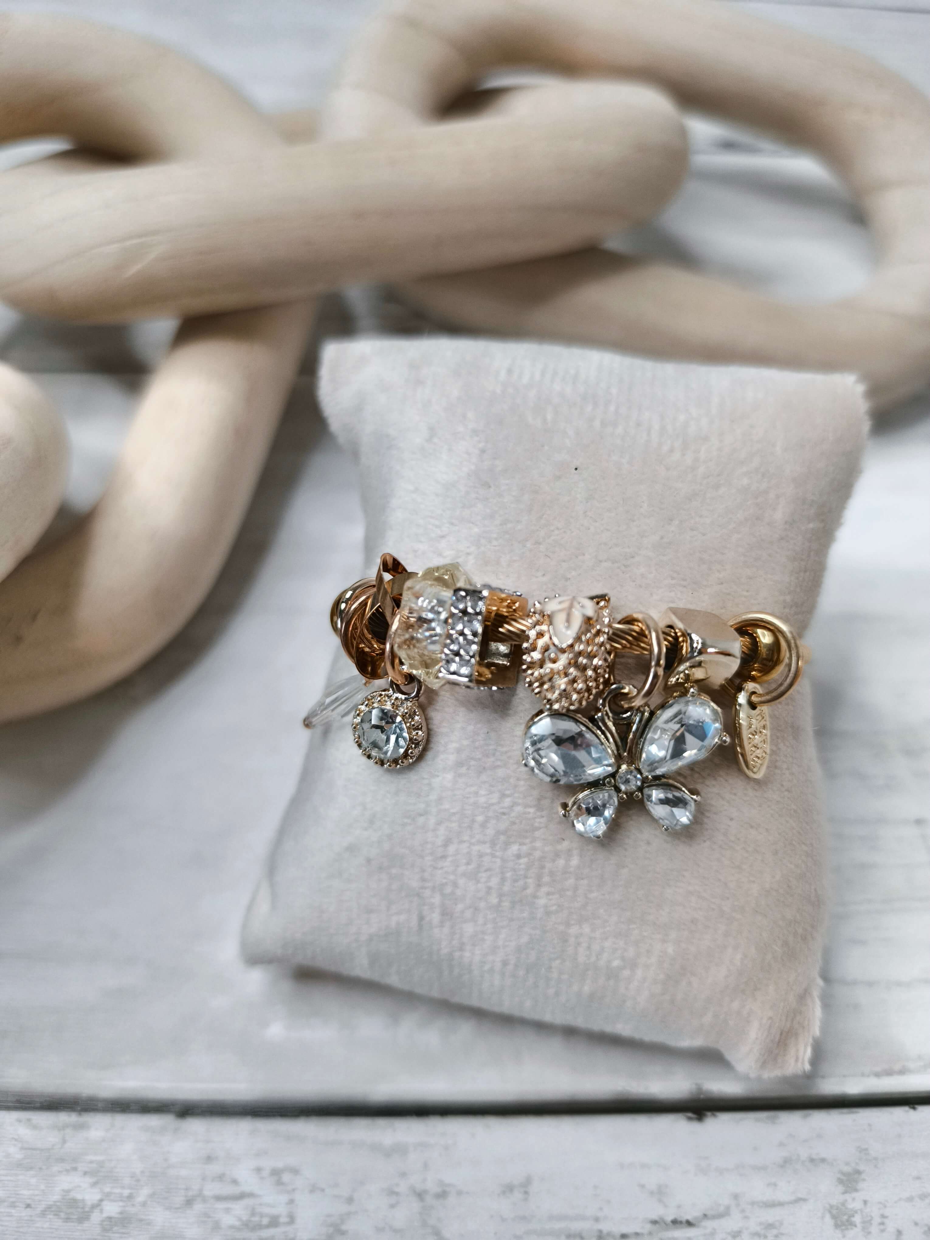 BRACELET FEMME - BRELOQUE - PENDENTIF PAPILLON & AUTRES CHARMS LUMINEUX