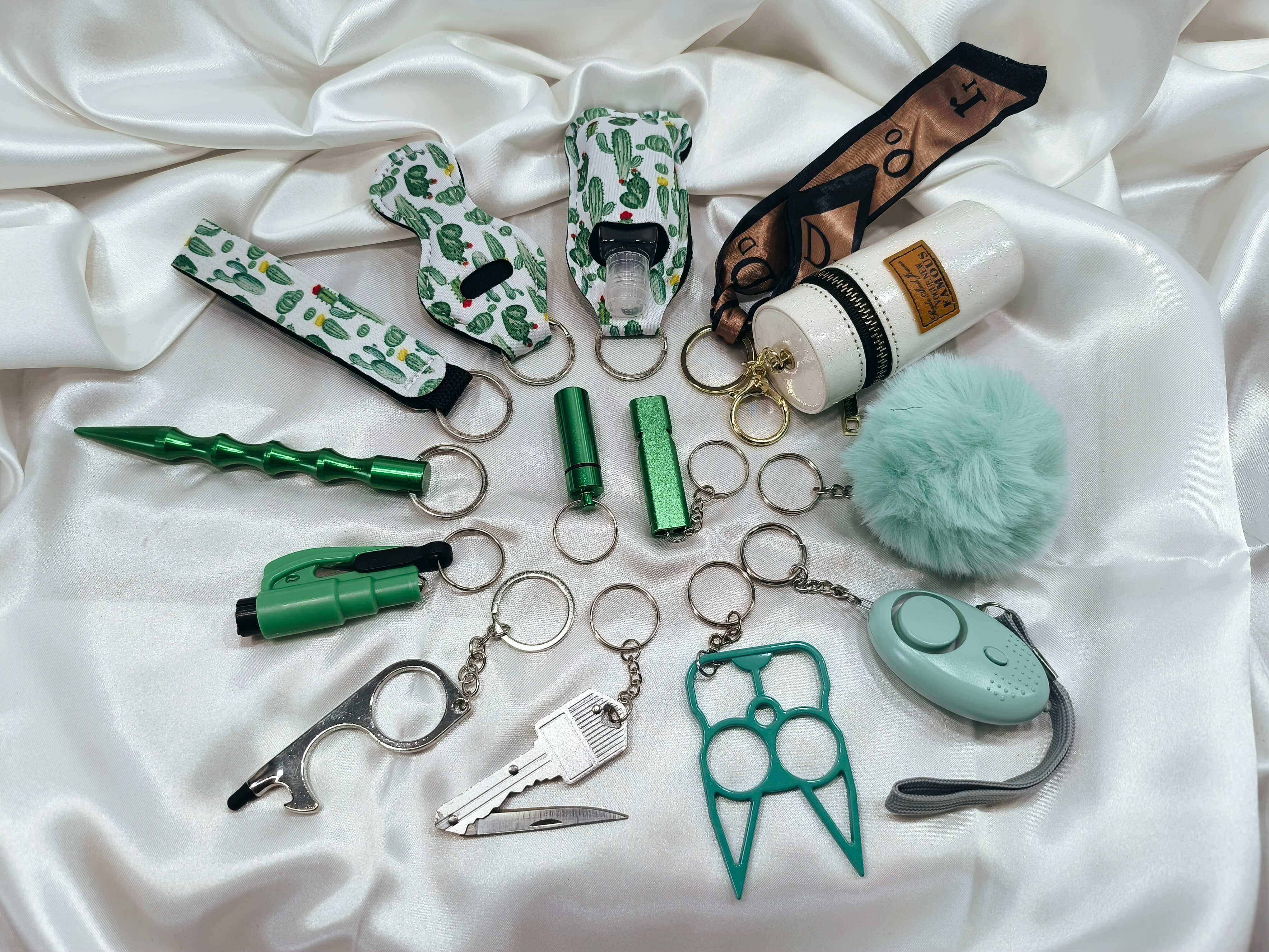 KIT DE SECURITE - 14 PIECES - FORMAT PORTE CLES COMPACT & STYLE - COLORIES AU CHOIX