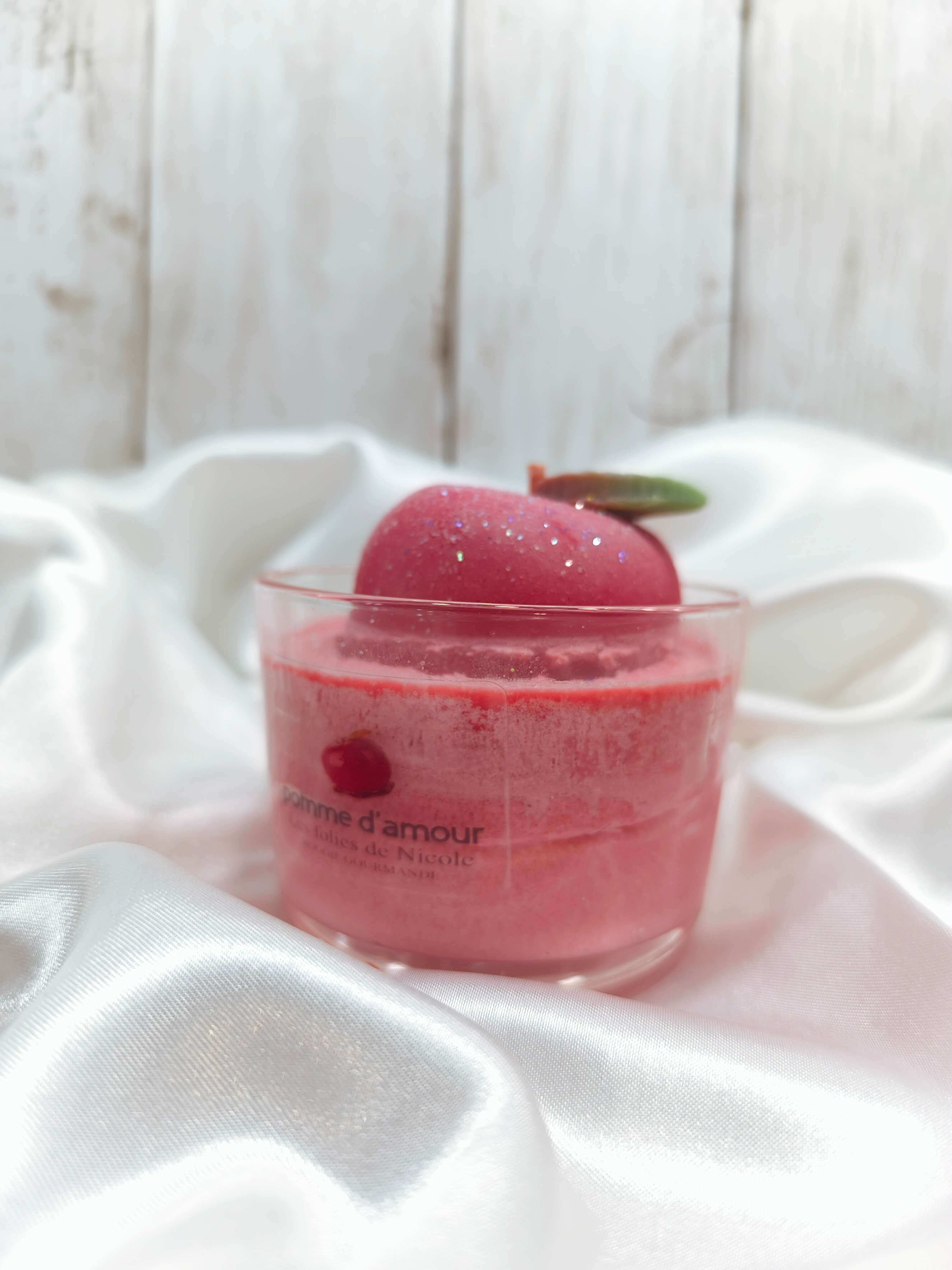 BOUGIE PARFUMEE POMME D'AMOUR - GOURMANDE & FESTIVE