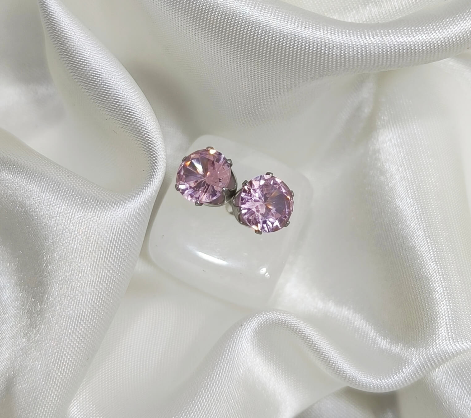 BOUCLES D'OREILLES EN ACIER INOXYDABLE - PIERRES EN ZIRCONE CUBIQUE - 12 COULEURS AU CHOIX - 8MM