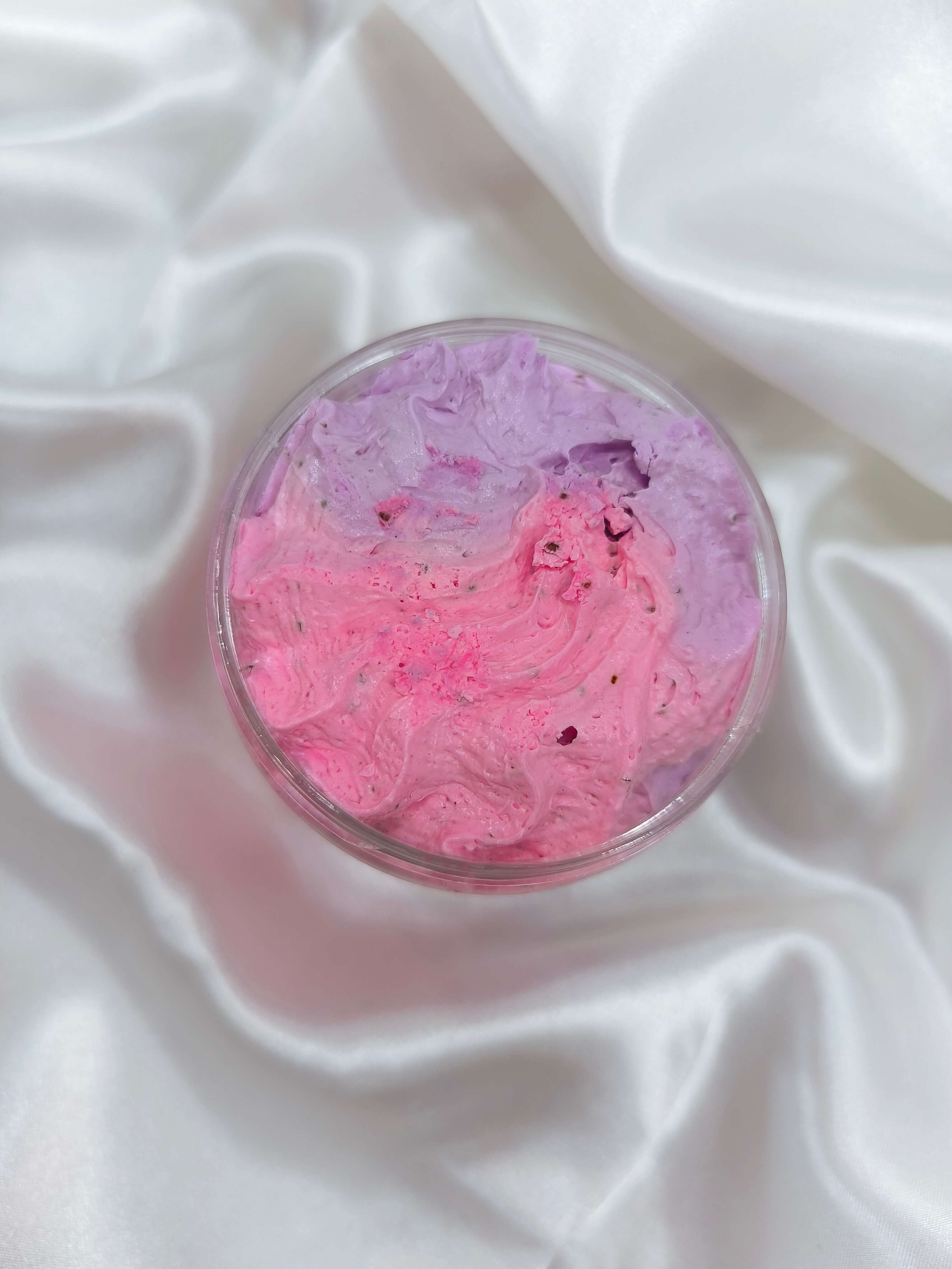 GOMMAGE DOUCHE FOUETTE - AUX GRAINES DE FRAISES - MISS CAROLINA - 150G