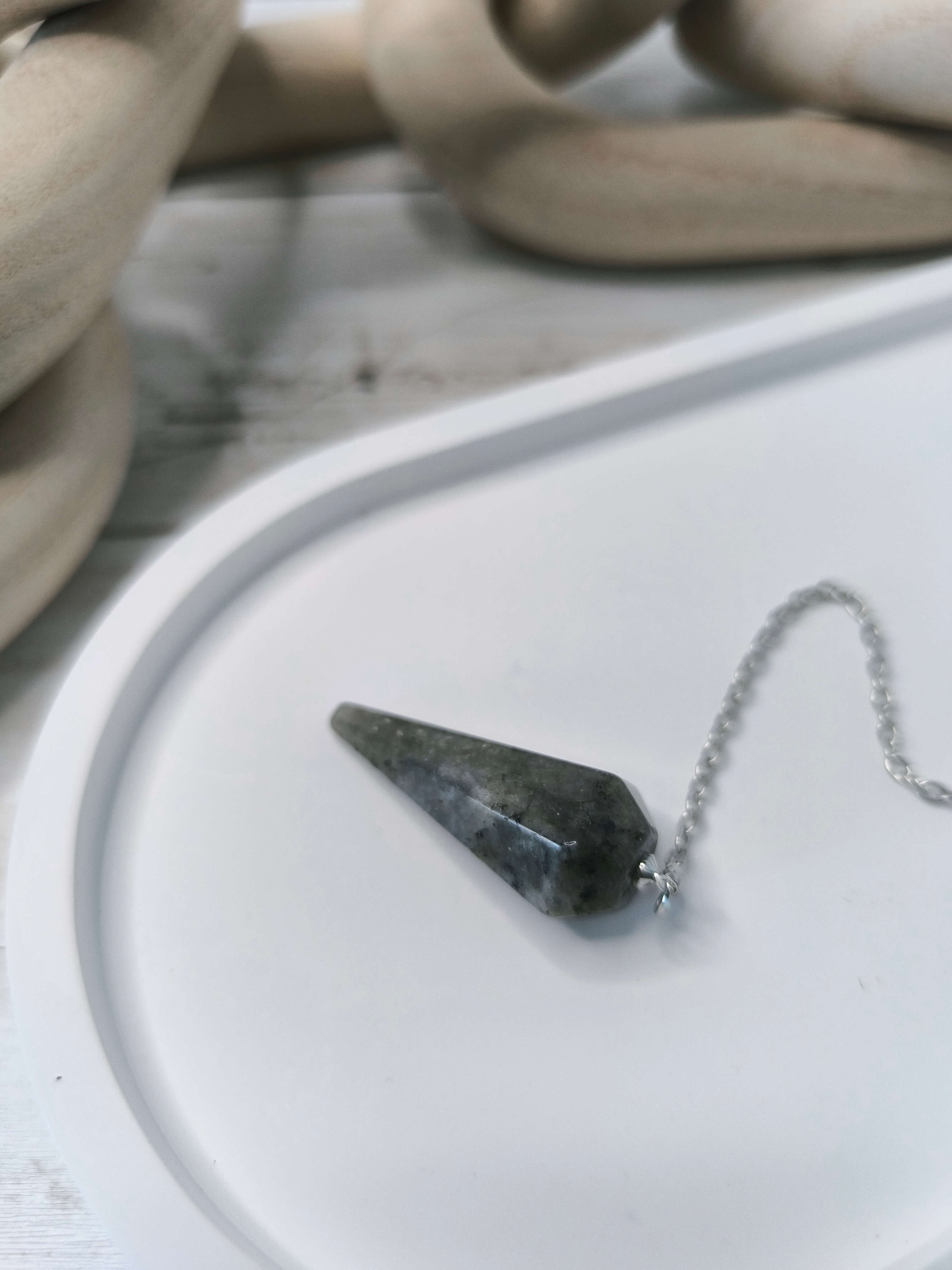 PENDULE DIVINATOIRE - LABRADORITE - PROTECTION, INTUITION & LUMIERE INTERIEURE