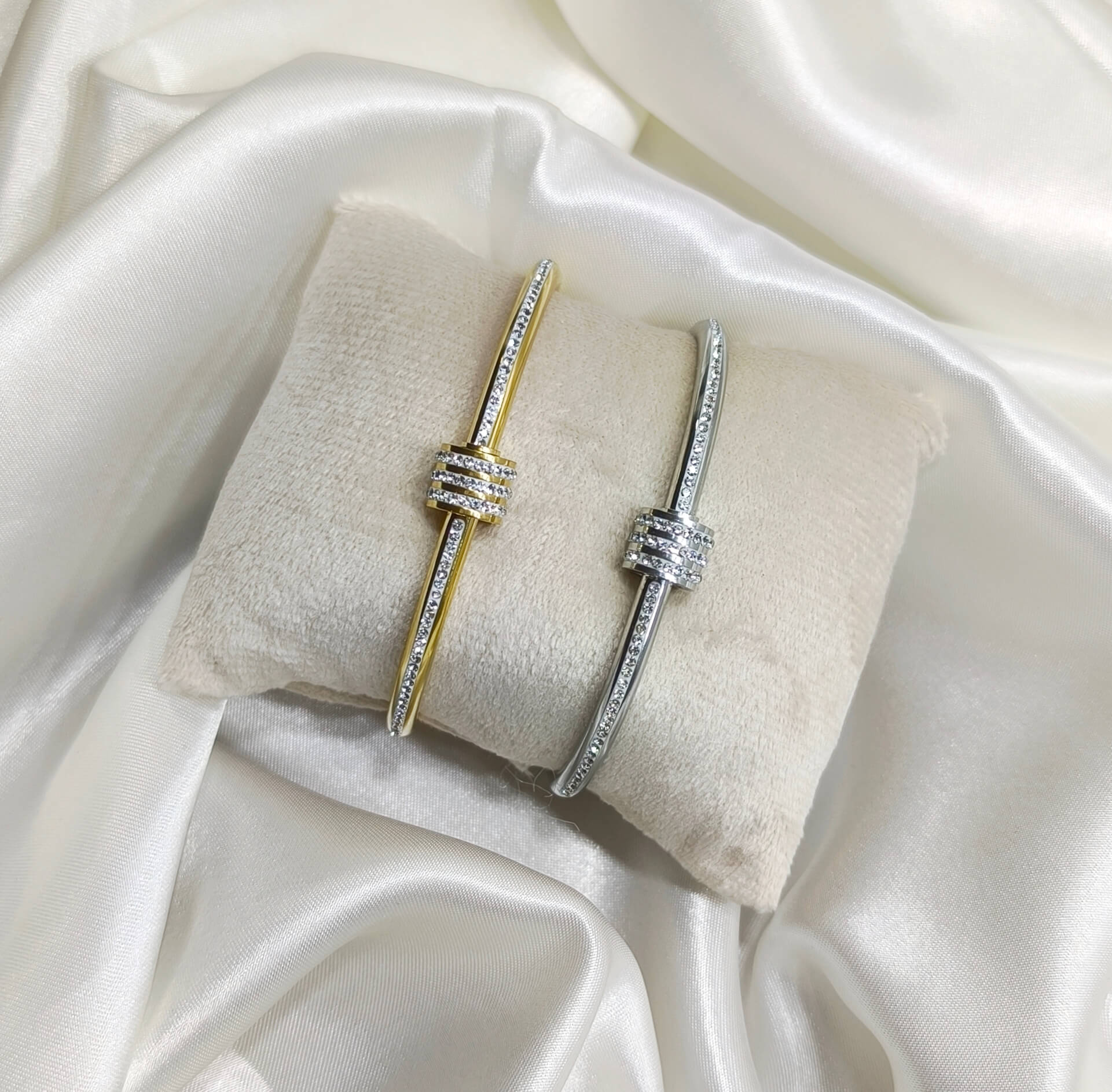 BRACELET FEMME - ACIER INOXYDABLE 304 OU ARGENT - CYLINDRE CENTRAL SERTI DE STRASS SCINTILLANTS - DORE OU ARGENTE