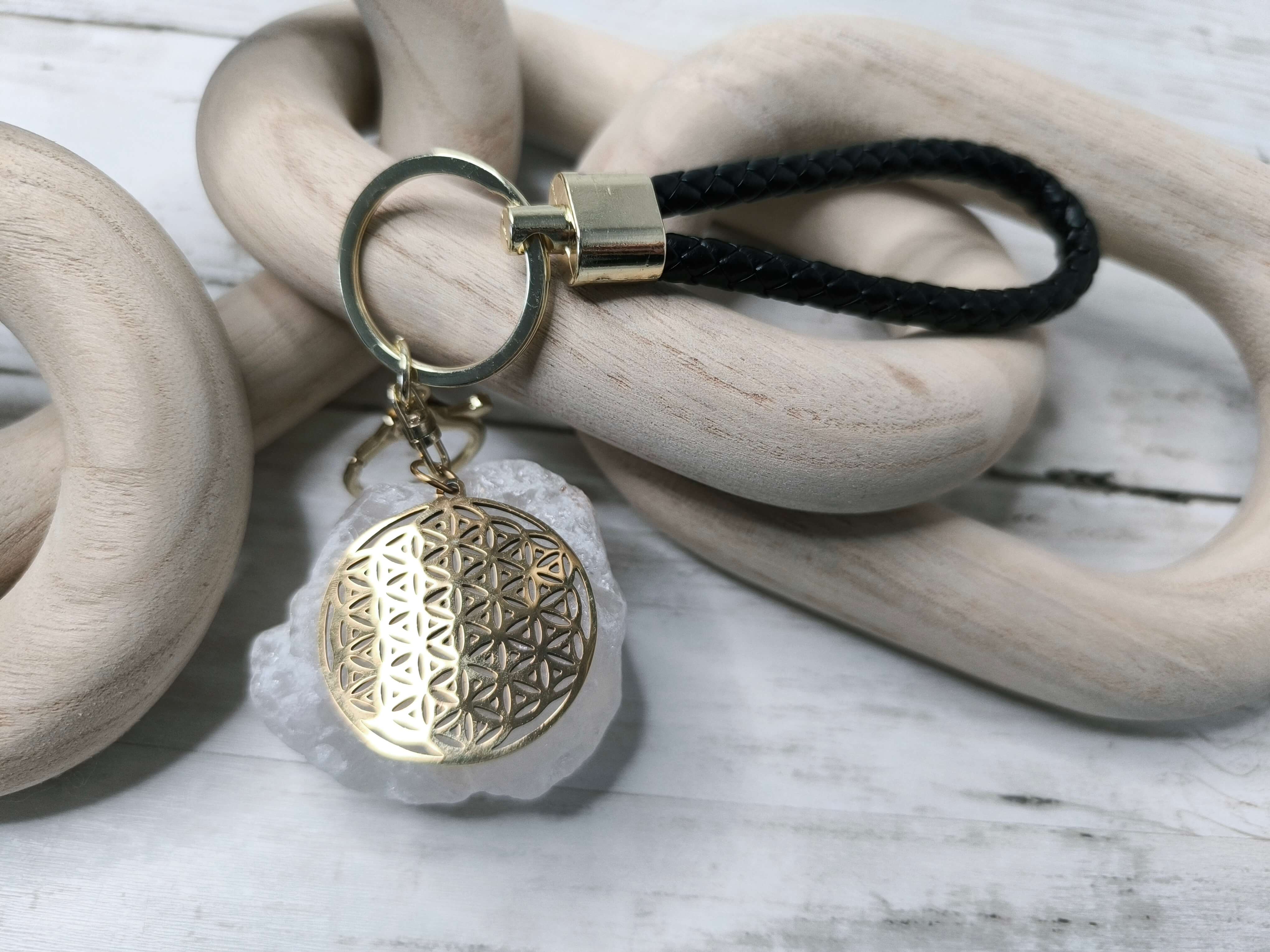 PORTE CLES FLEUR DE VIE EN ACIER INOXYDABLE - DORE - GEOMETRIE SACREE & CORDON TRESSE NOIR