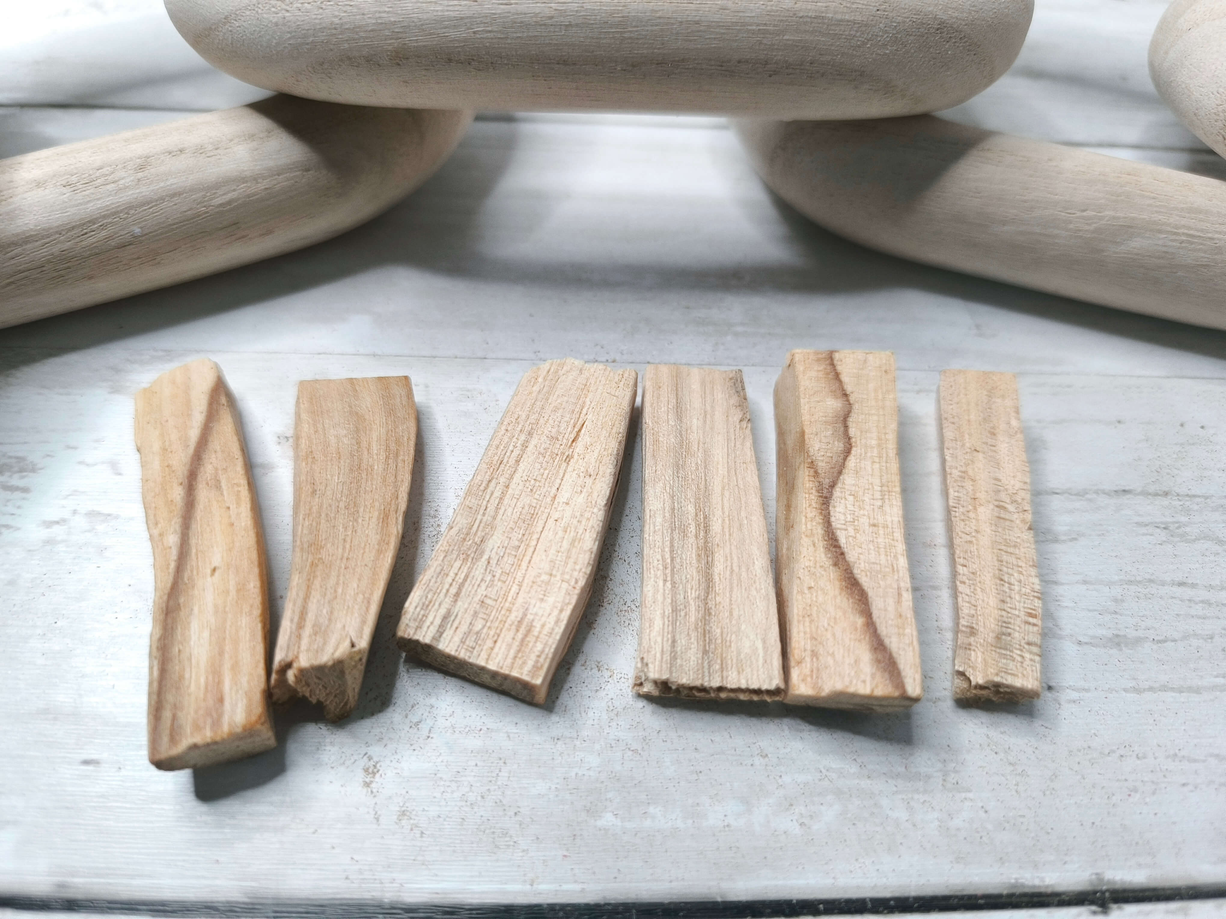 Palo Santo Naturel – Lot de 6 Bâtonnets (5 cm) · Purification & Protection