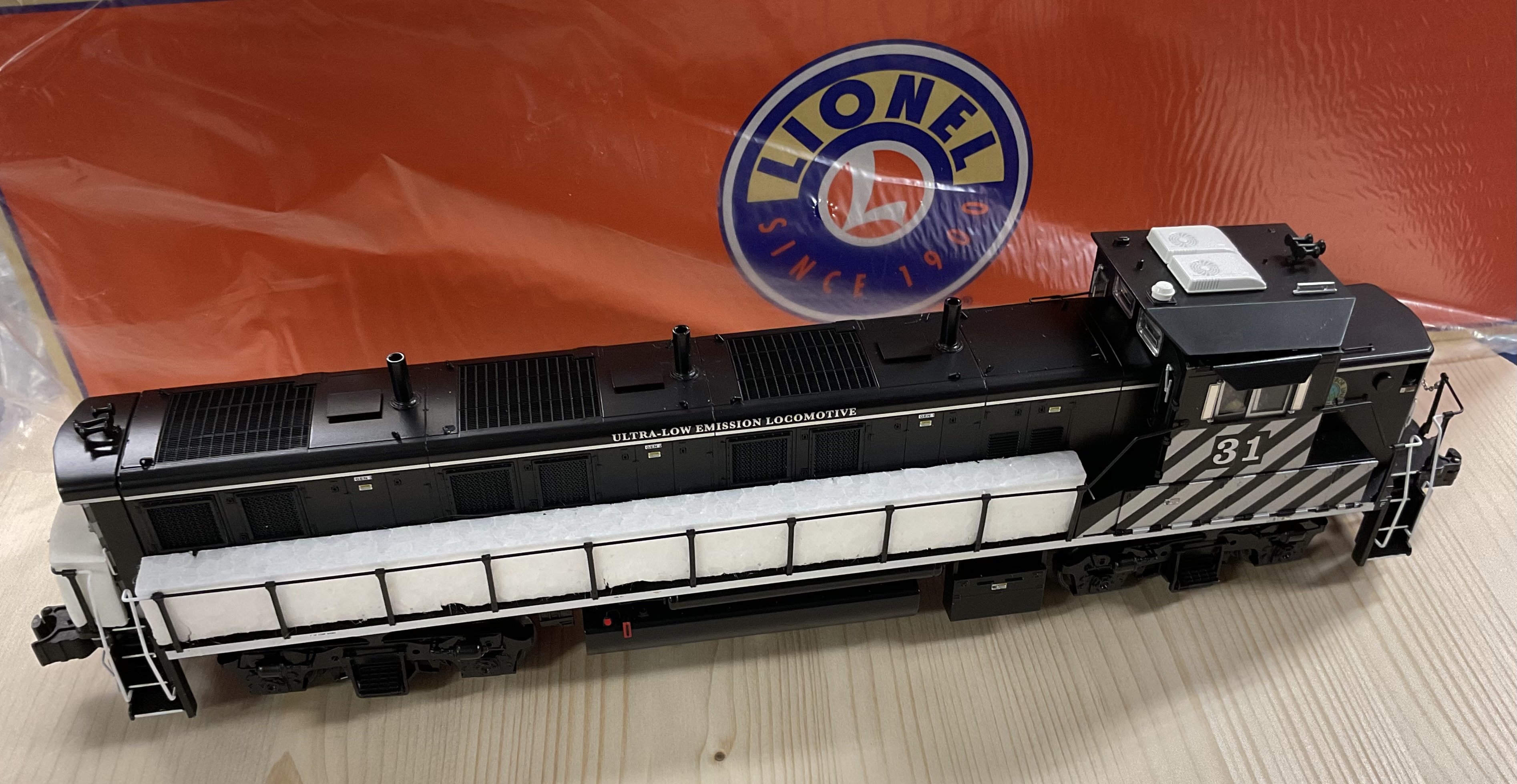 Lionel 6-38545 O-Scale Pacific Harbor Legacy Genset Switcher #31 Locomotive Train Model