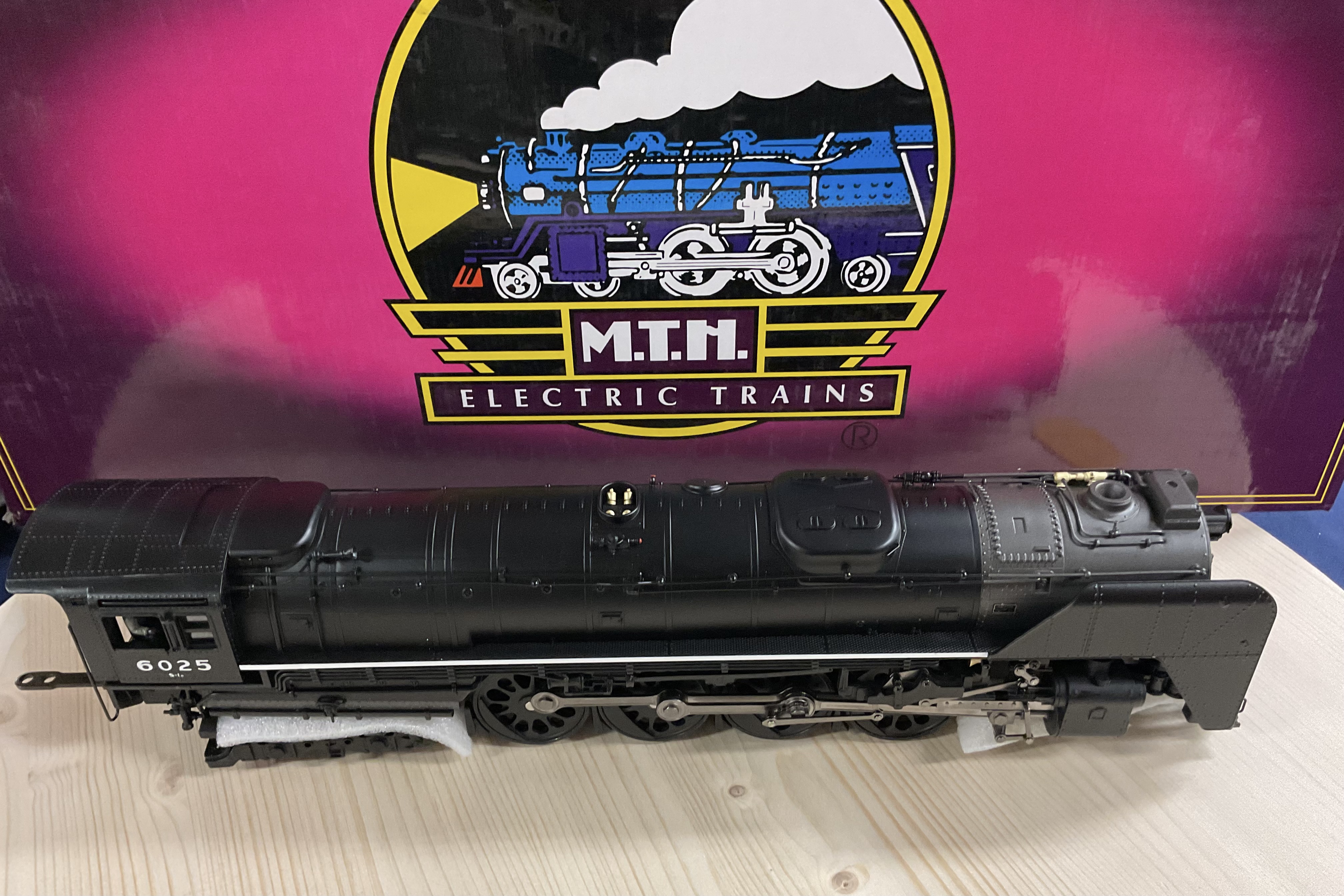 MTH 20-3047-1 New York Central O Scale Premier 4-8-4 Niagara Steam Engine #6025 W/Proto-Sound 2.0 Electric Train Model