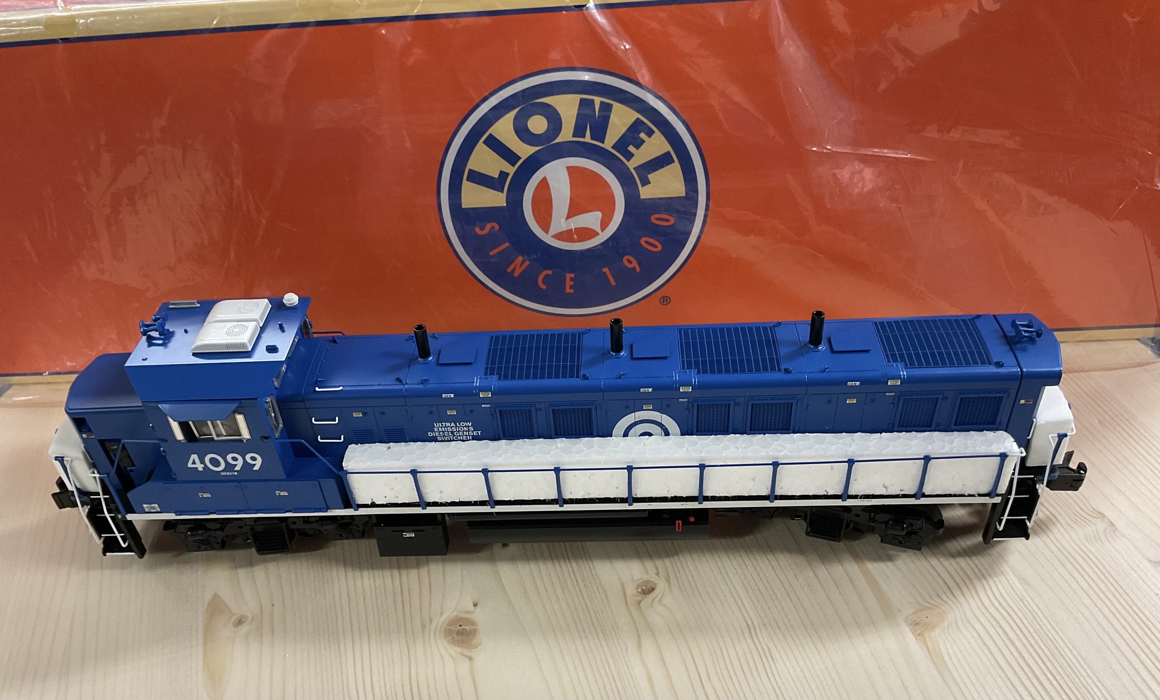 Lionel 6-28383 O-Scale Conrail Legacy Genset Switcher Locomotive #4099