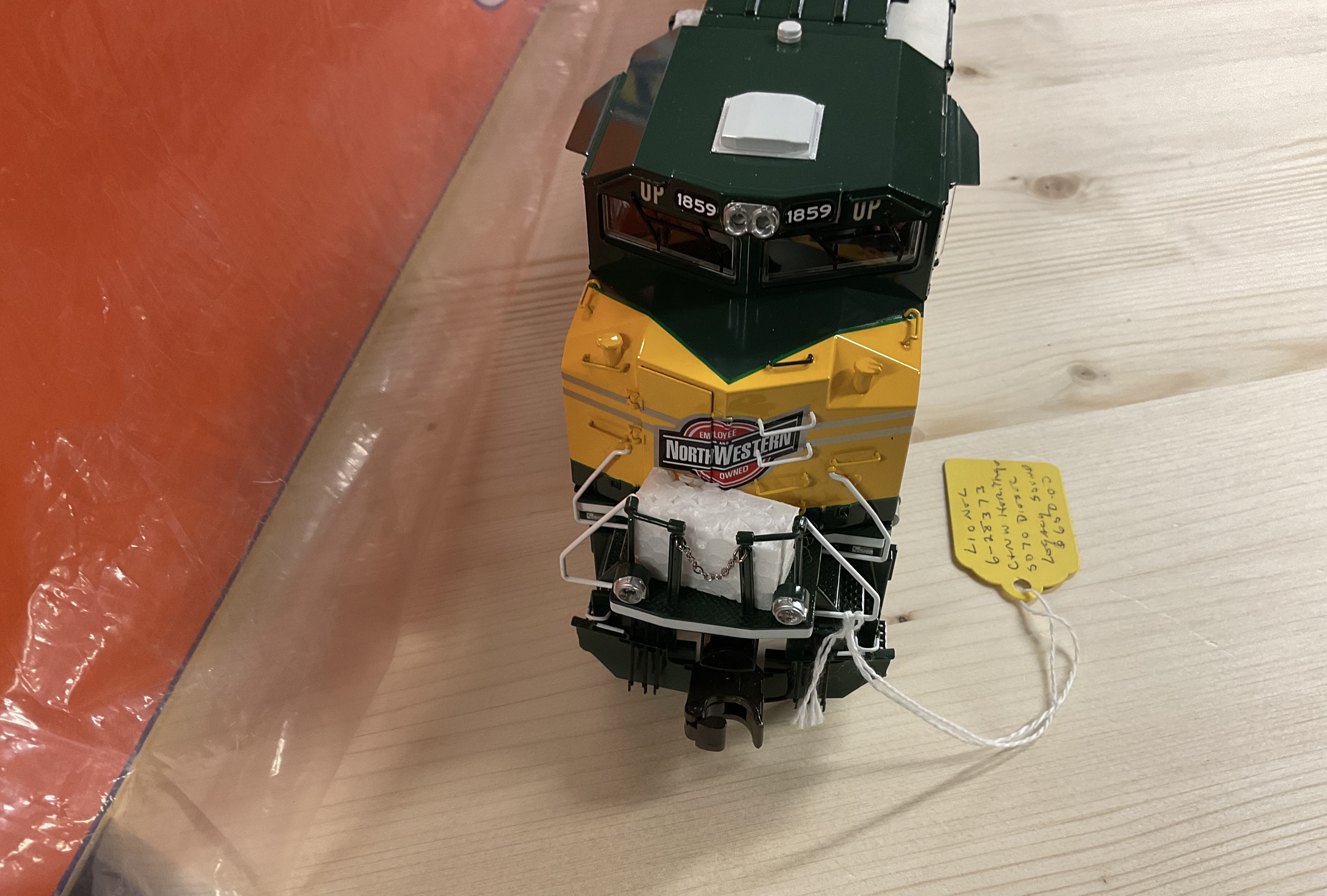 Lionel 6-28373 O-Scale Chicago & North Western UP Heritage Legacy SD70ACE #1859 Locomotive