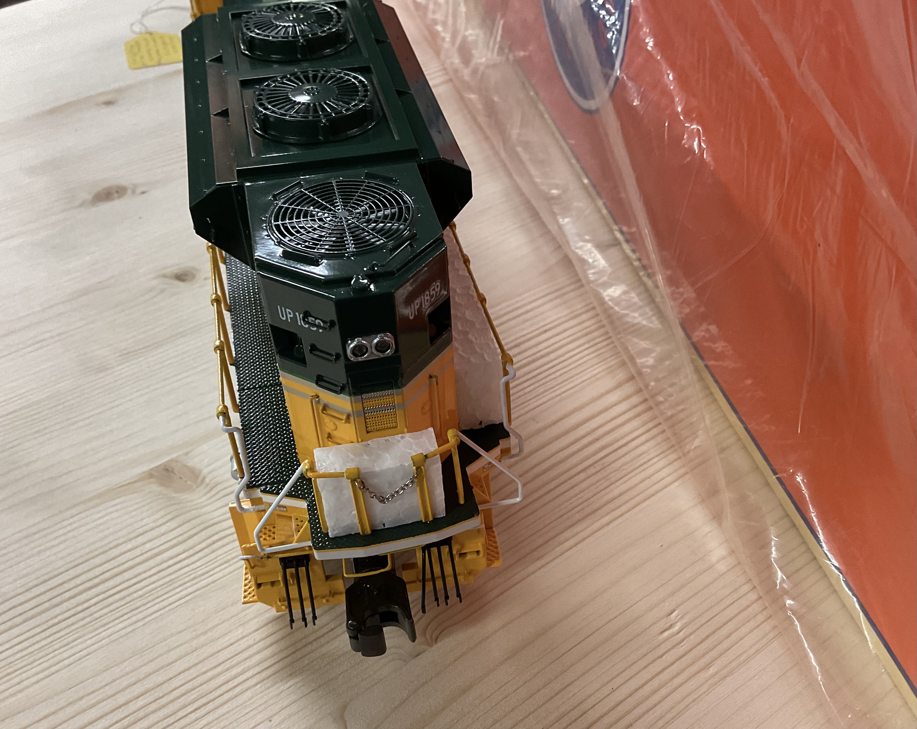 Lionel 6-28373 O-Scale Chicago & North Western UP Heritage Legacy SD70ACE #1859 Locomotive