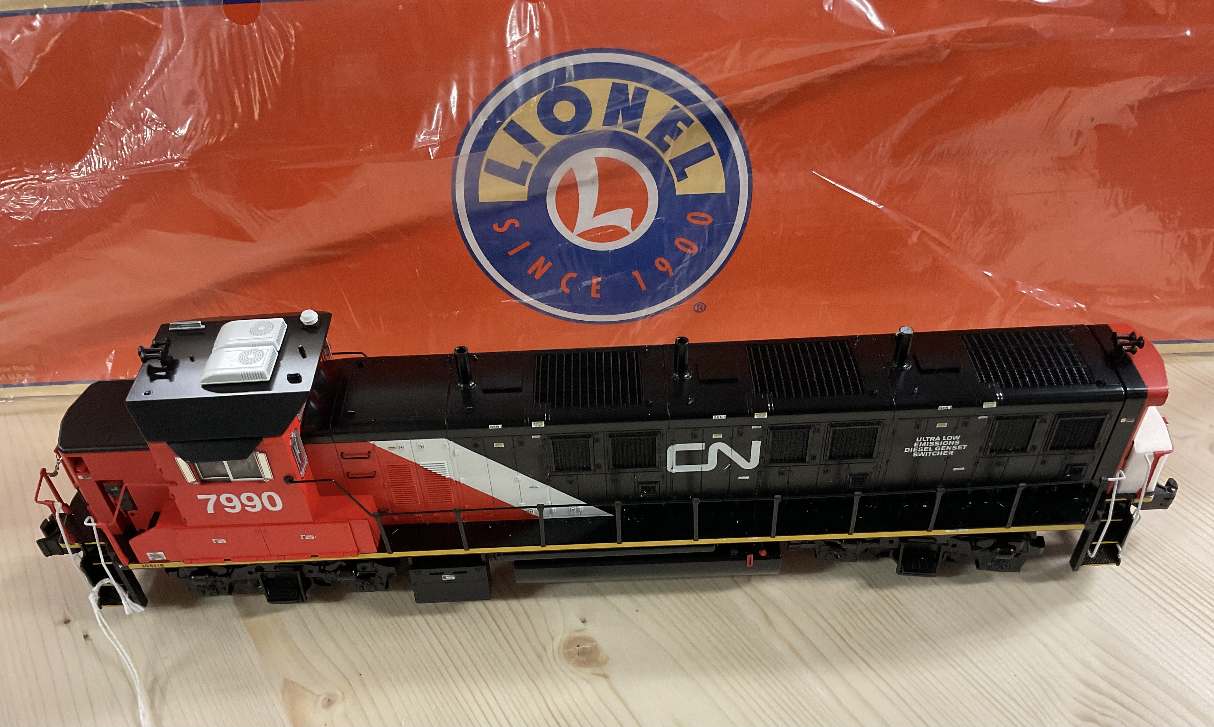 Lionel 6-28384 O-Scale Canadian National Legacy Genset Switcher #7990 Locomotive 