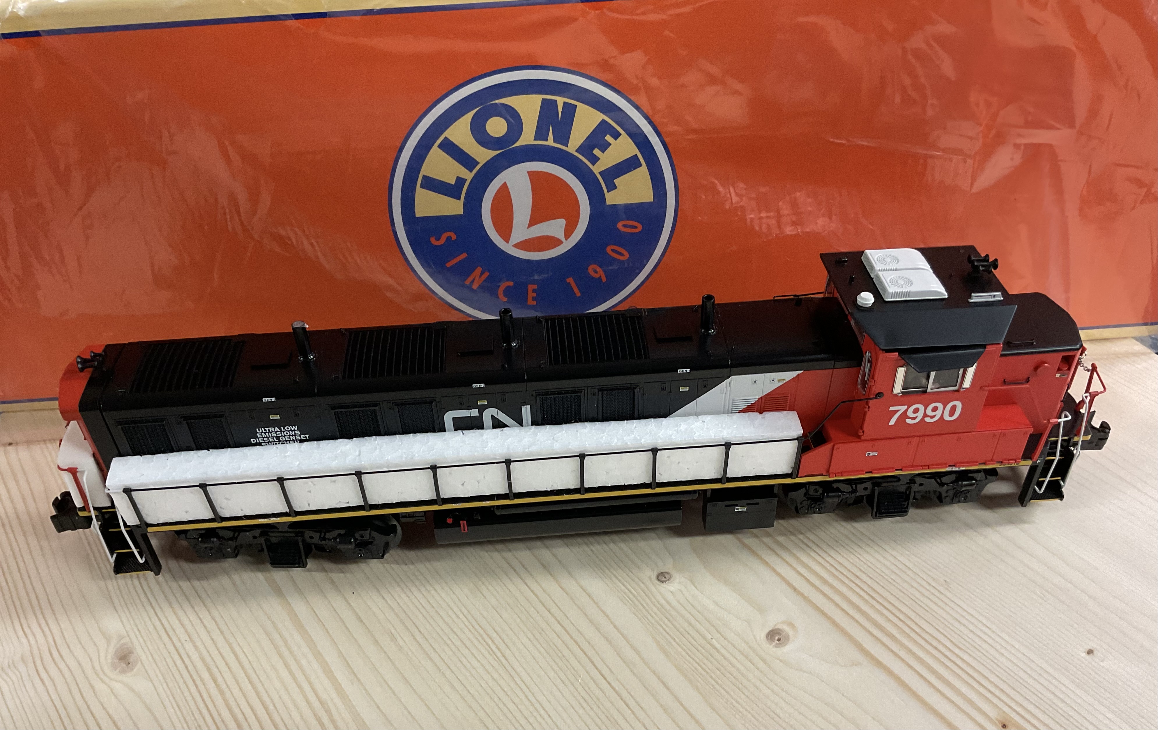Lionel 6-28384 O-Scale Canadian National Legacy Genset Switcher #7990 Locomotive 