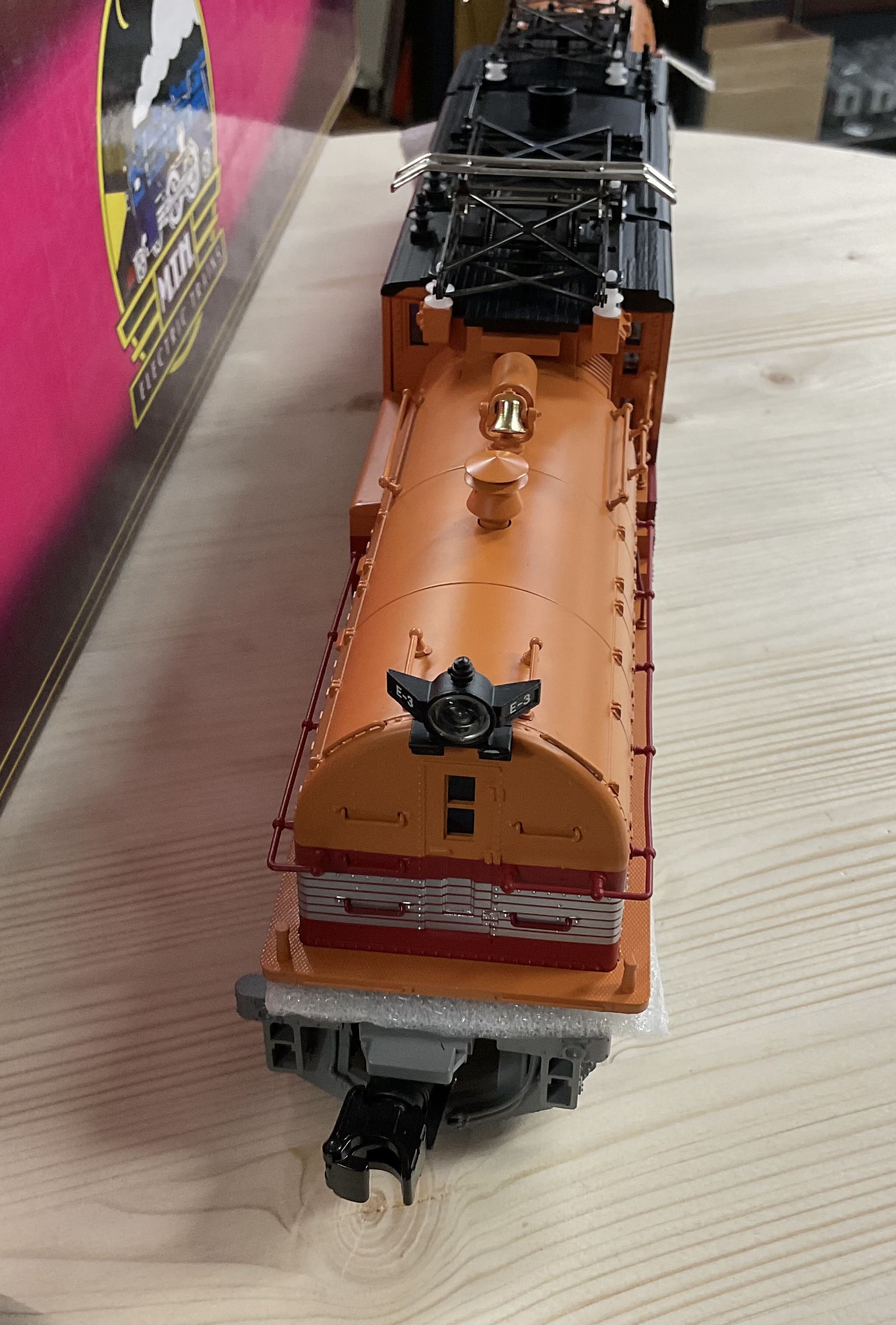 MTH 20-5511-1 Premier O-Scale Milwaukee Road E-2 Bi-Polar Electric with Proto-Sound 2.0 Locomotive Model Train