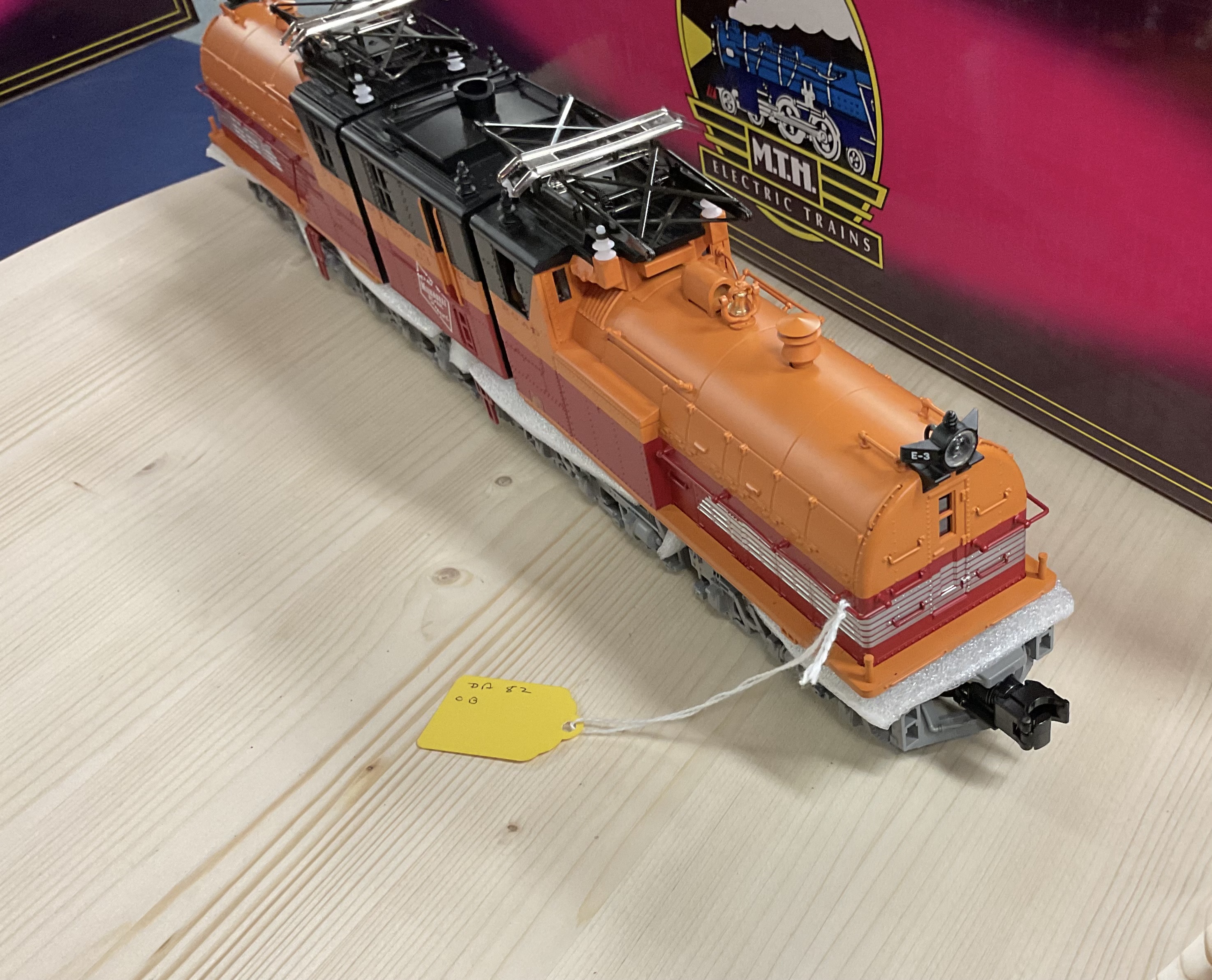 MTH 20-5511-1 Premier O-Scale Milwaukee Road E-2 Bi-Polar Electric with Proto-Sound 2.0 Locomotive Model Train